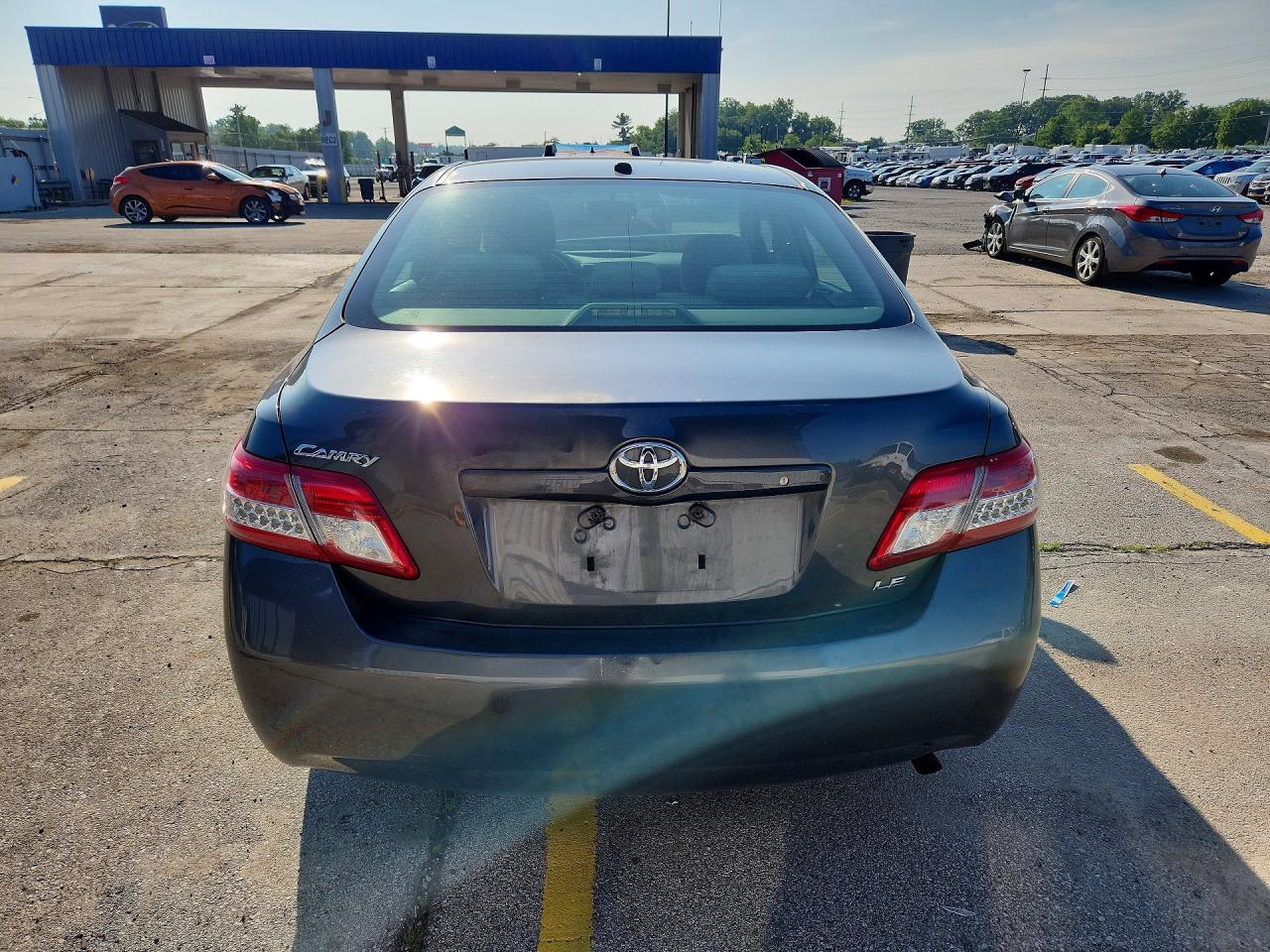 2010 Toyota Camry Le Серебряный vin: 4T4BF3EK8AR001329