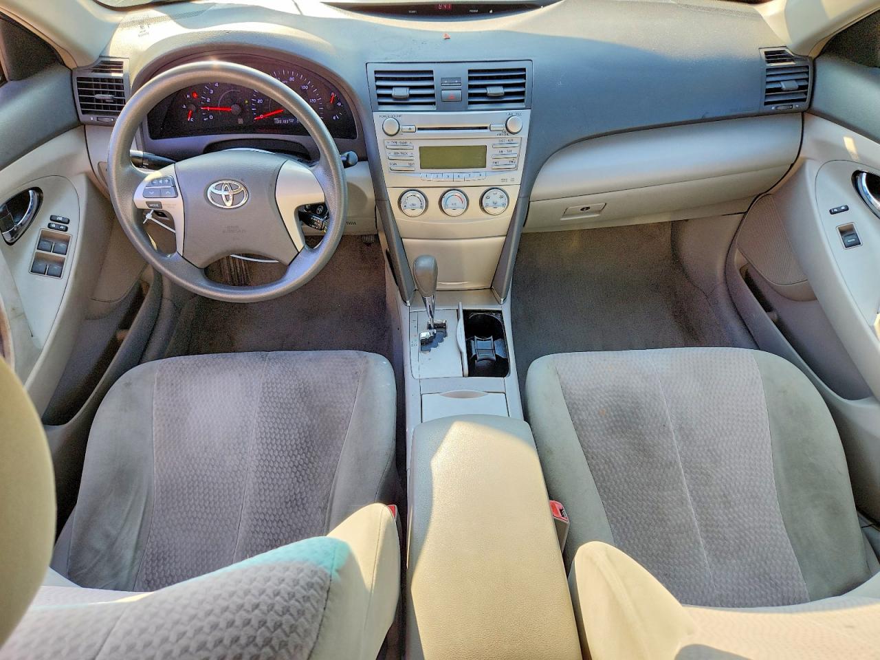 2010 Toyota Camry Le Серебряный vin: 4T4BF3EK8AR001329