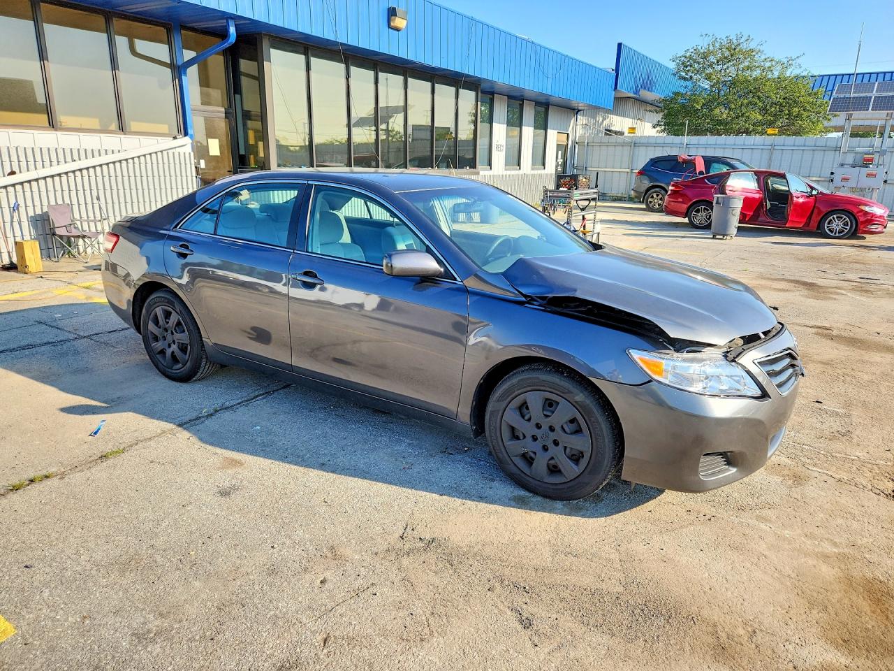 2010 Toyota Camry Le Серебряный vin: 4T4BF3EK8AR001329