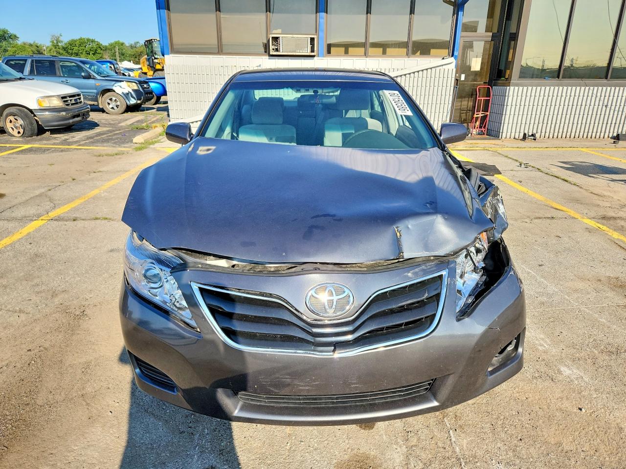 2010 Toyota Camry Le Серебряный vin: 4T4BF3EK8AR001329