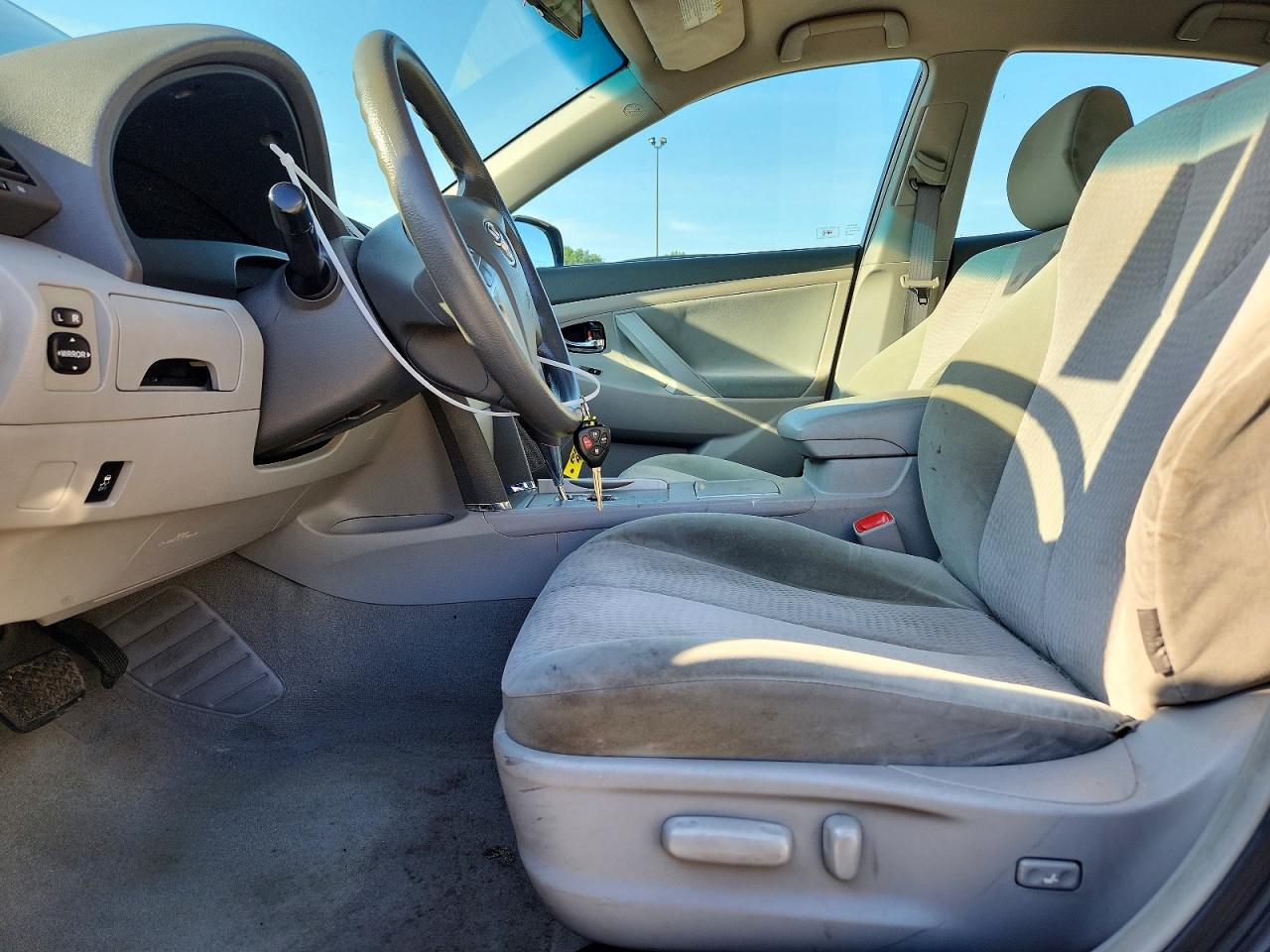2010 Toyota Camry Le Серебряный vin: 4T4BF3EK8AR001329