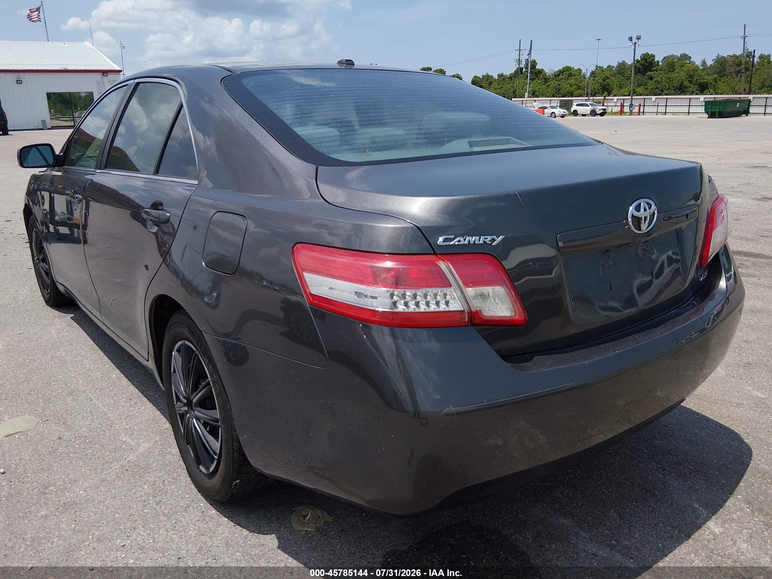 2010 Toyota Camry Le Серый vin: 4T4BF3EK8AR002027