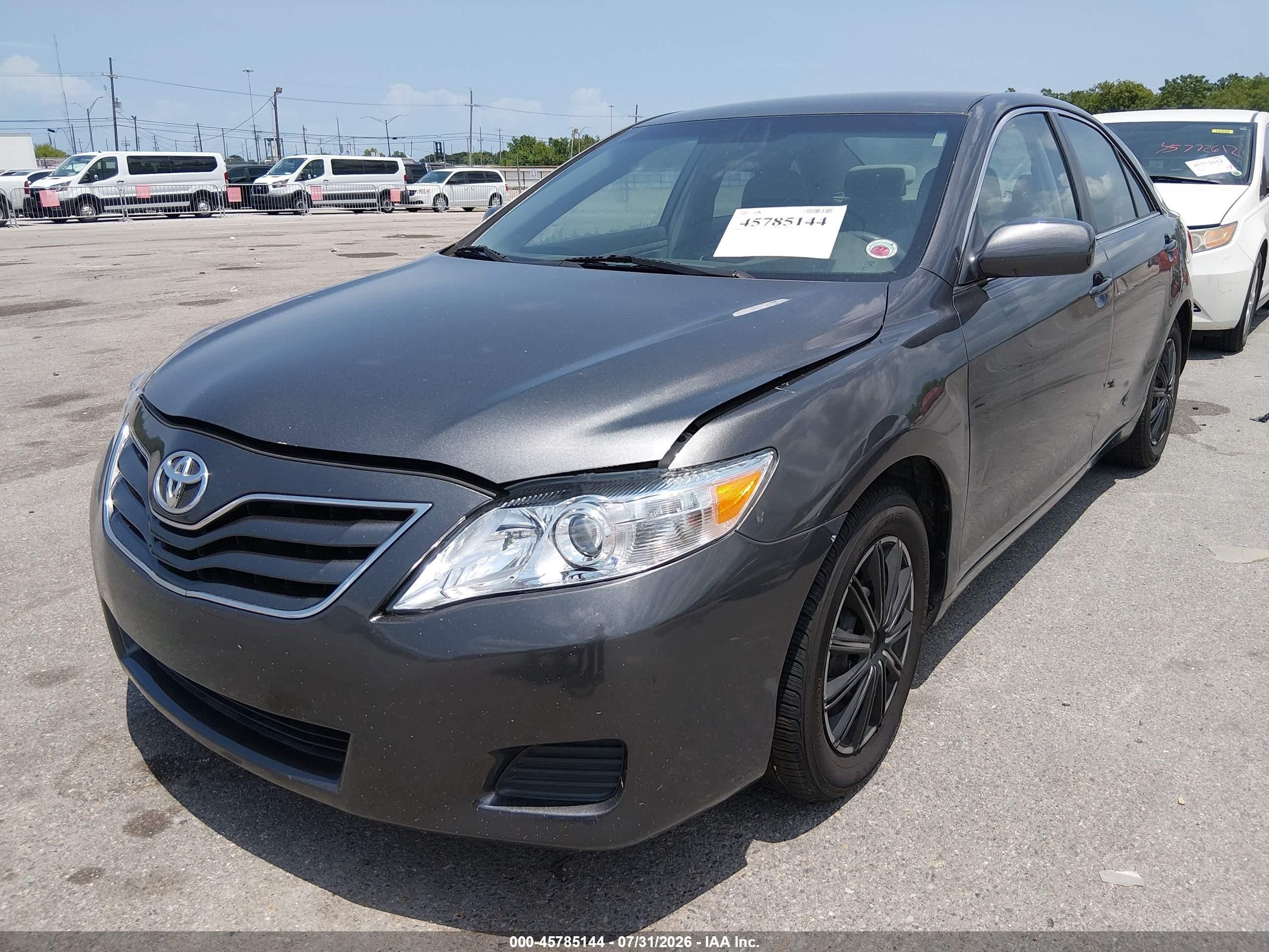 2010 Toyota Camry Le Серый vin: 4T4BF3EK8AR002027