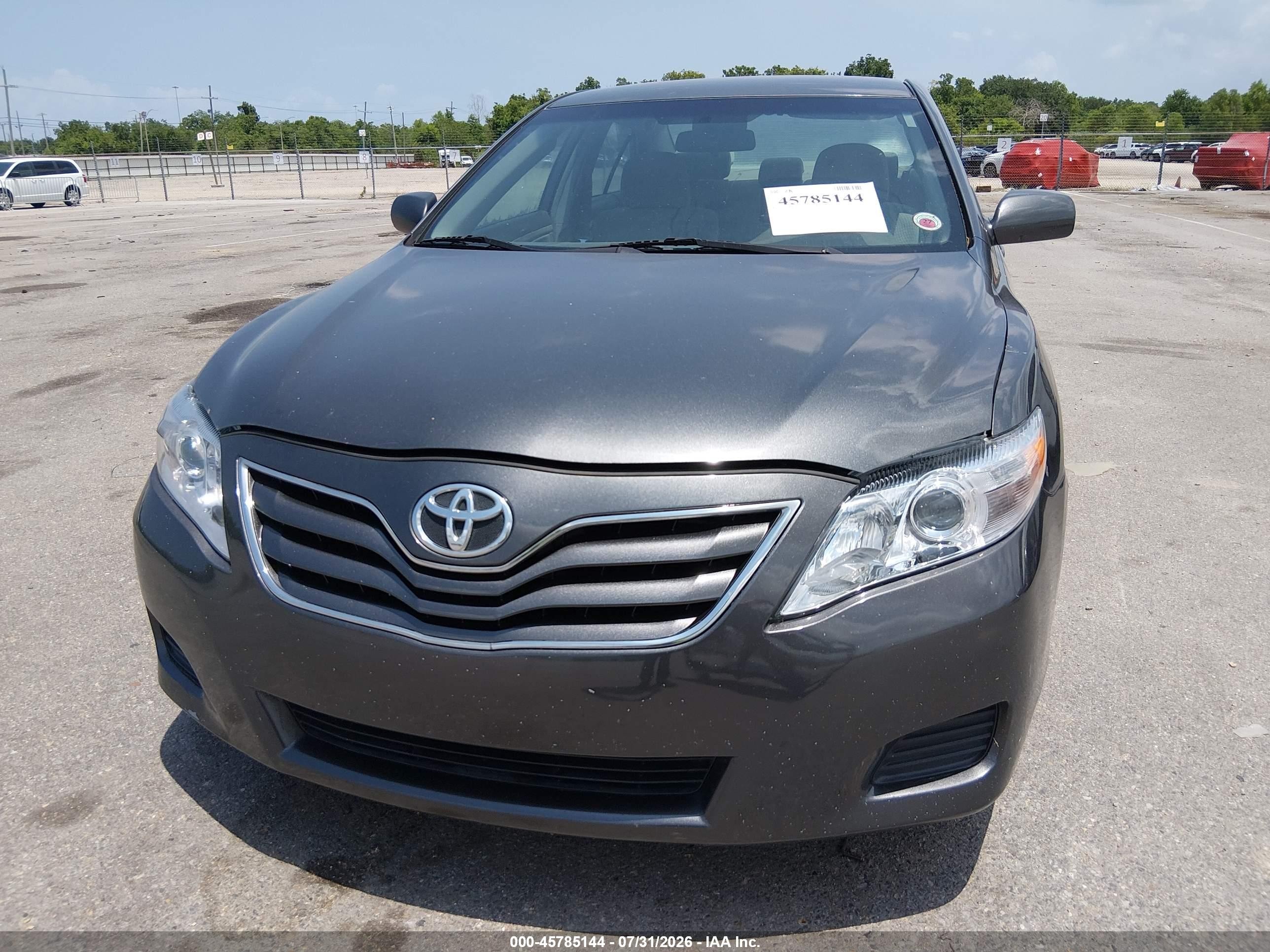 2010 Toyota Camry Le Серый vin: 4T4BF3EK8AR002027