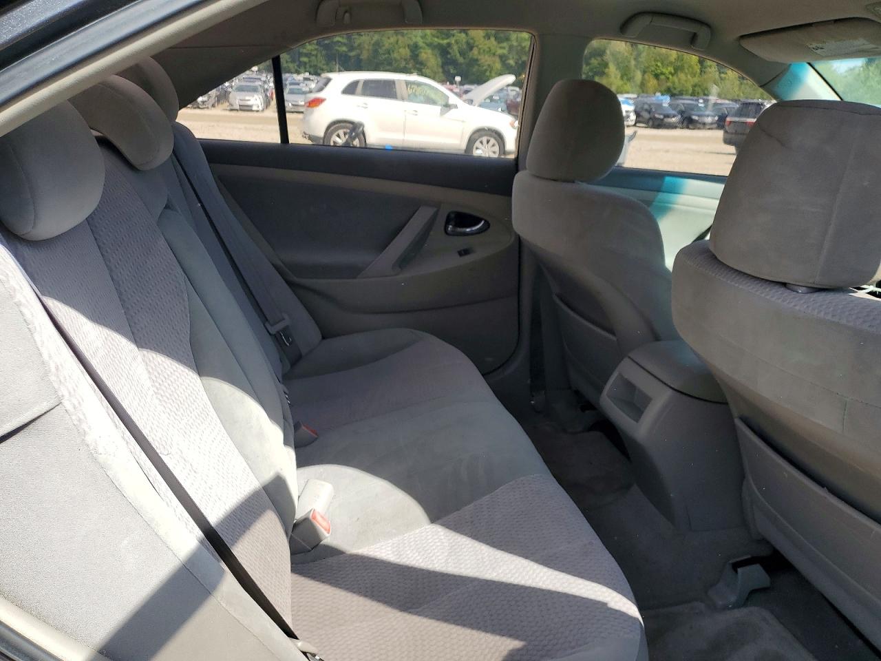 2010 Toyota Camry Le Gray vin: 4T4BF3EK8AR002108