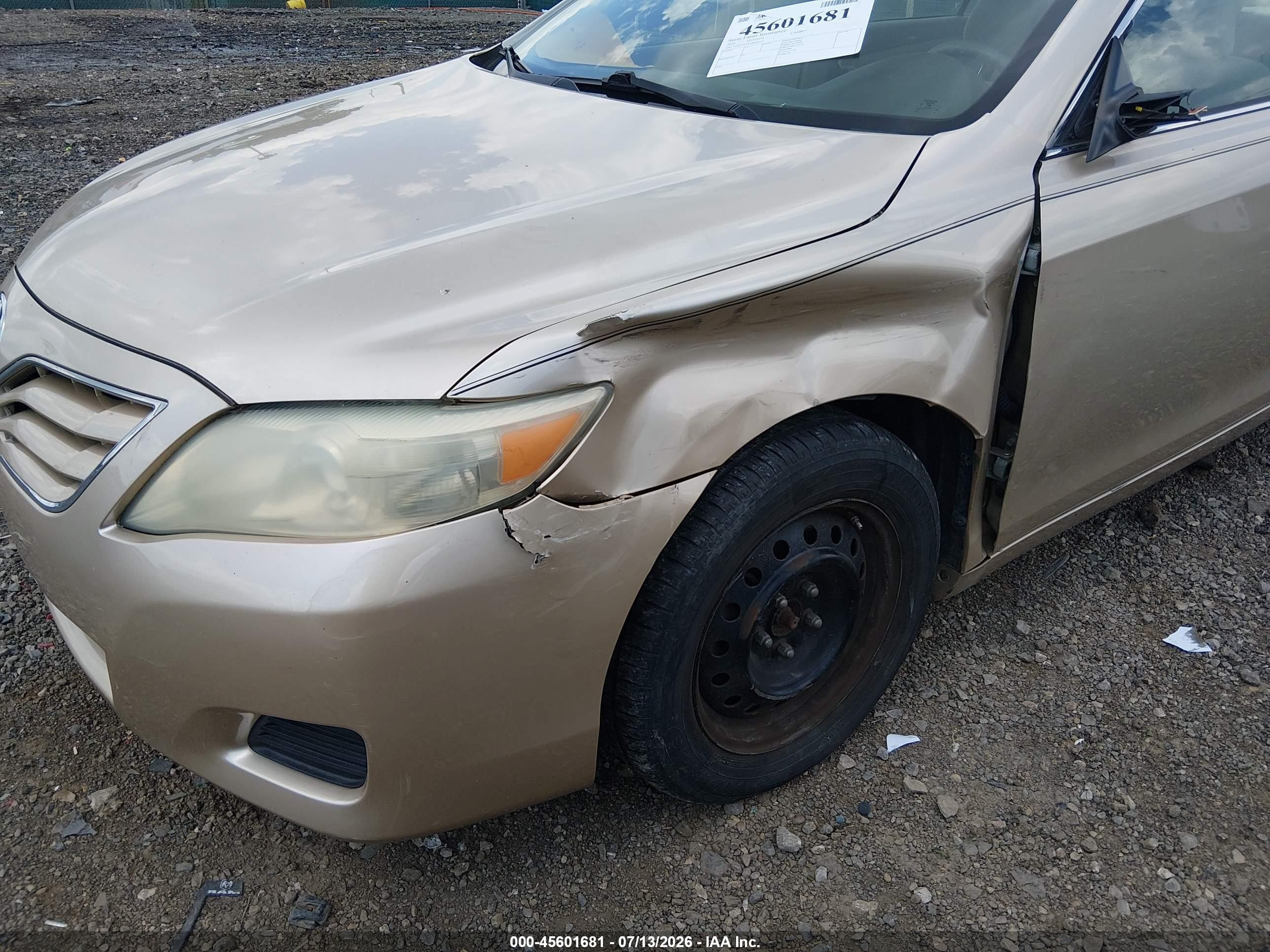 2010 Toyota Camry Le Gold vin: 4T4BF3EK8AR004537