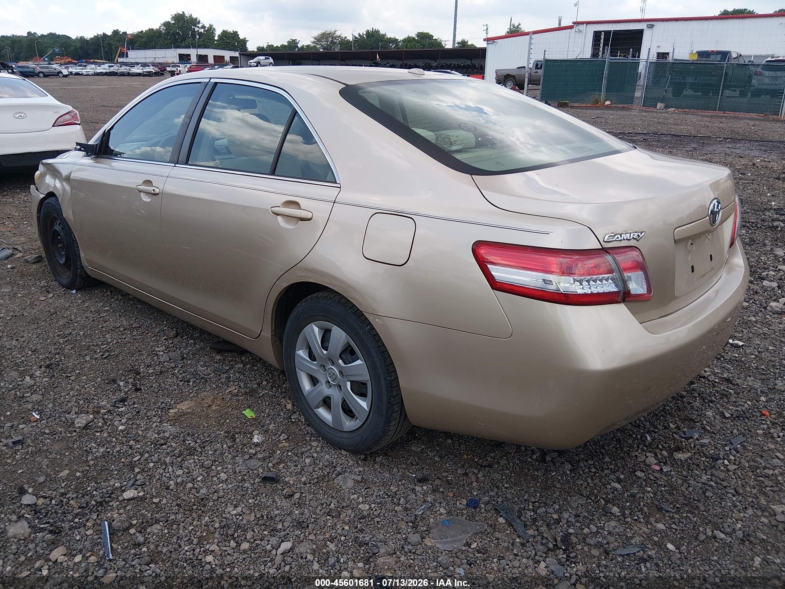 2010 Toyota Camry Le Gold vin: 4T4BF3EK8AR004537