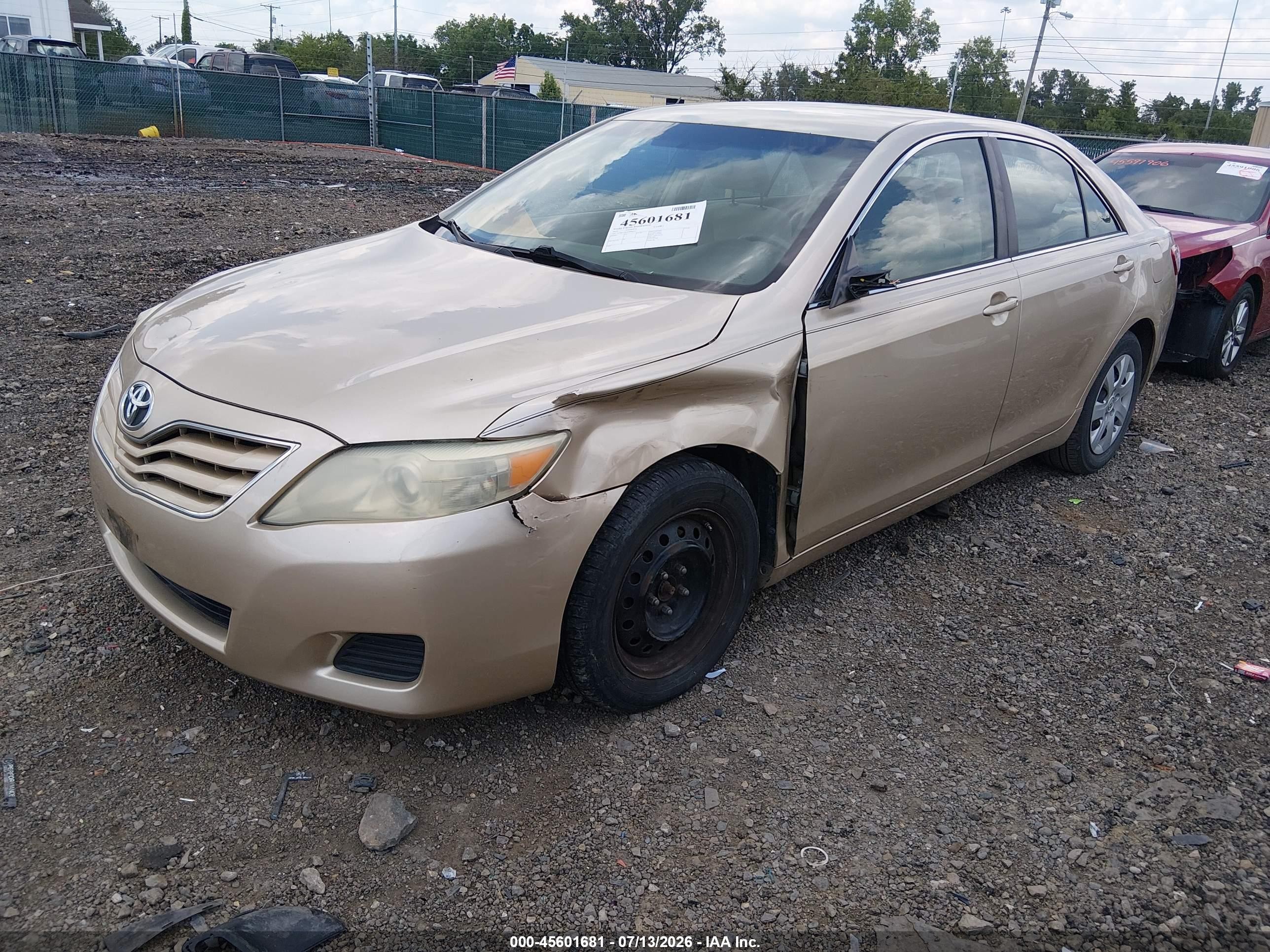 2010 Toyota Camry Le Gold vin: 4T4BF3EK8AR004537