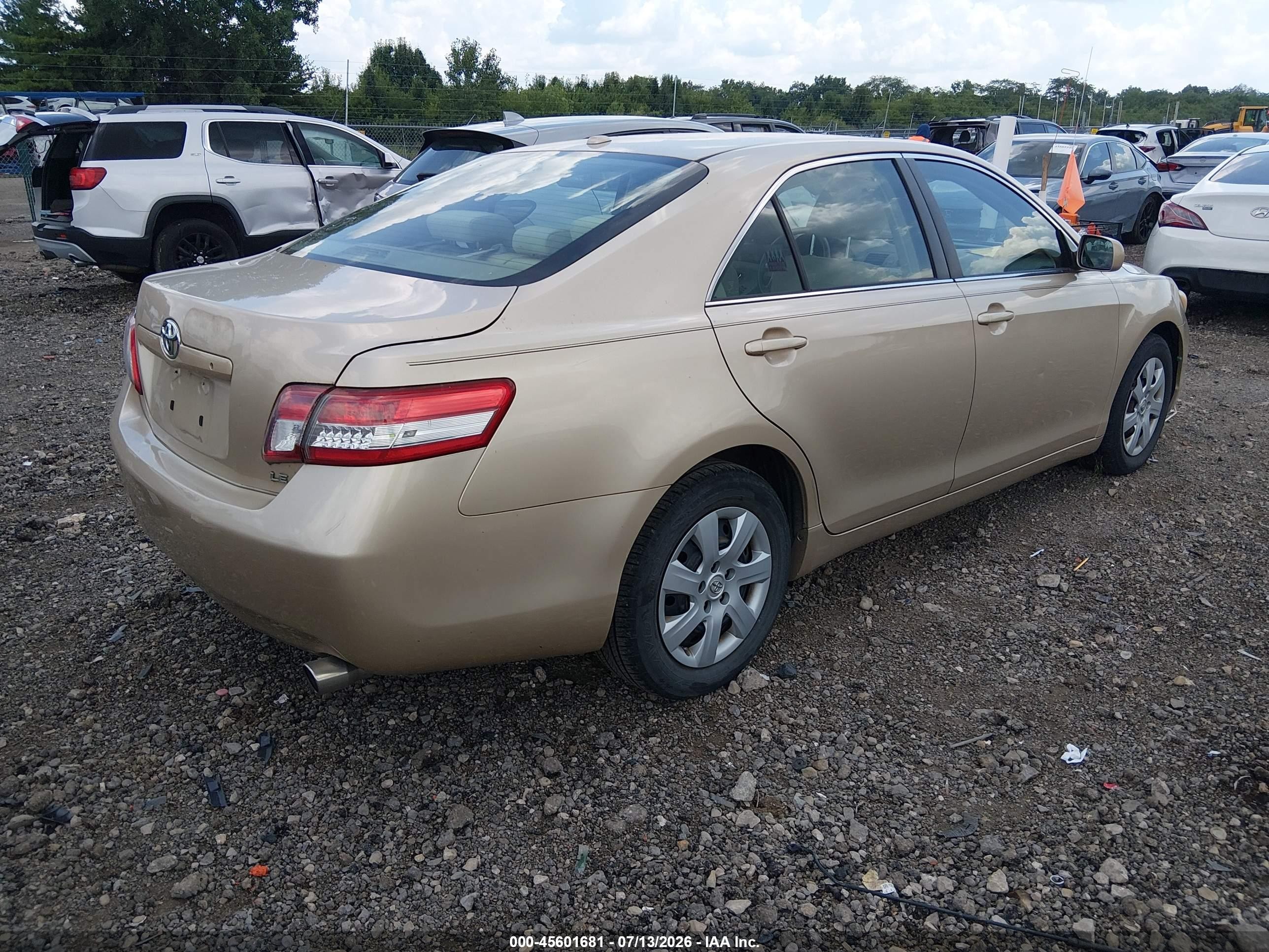 2010 Toyota Camry Le Gold vin: 4T4BF3EK8AR004537