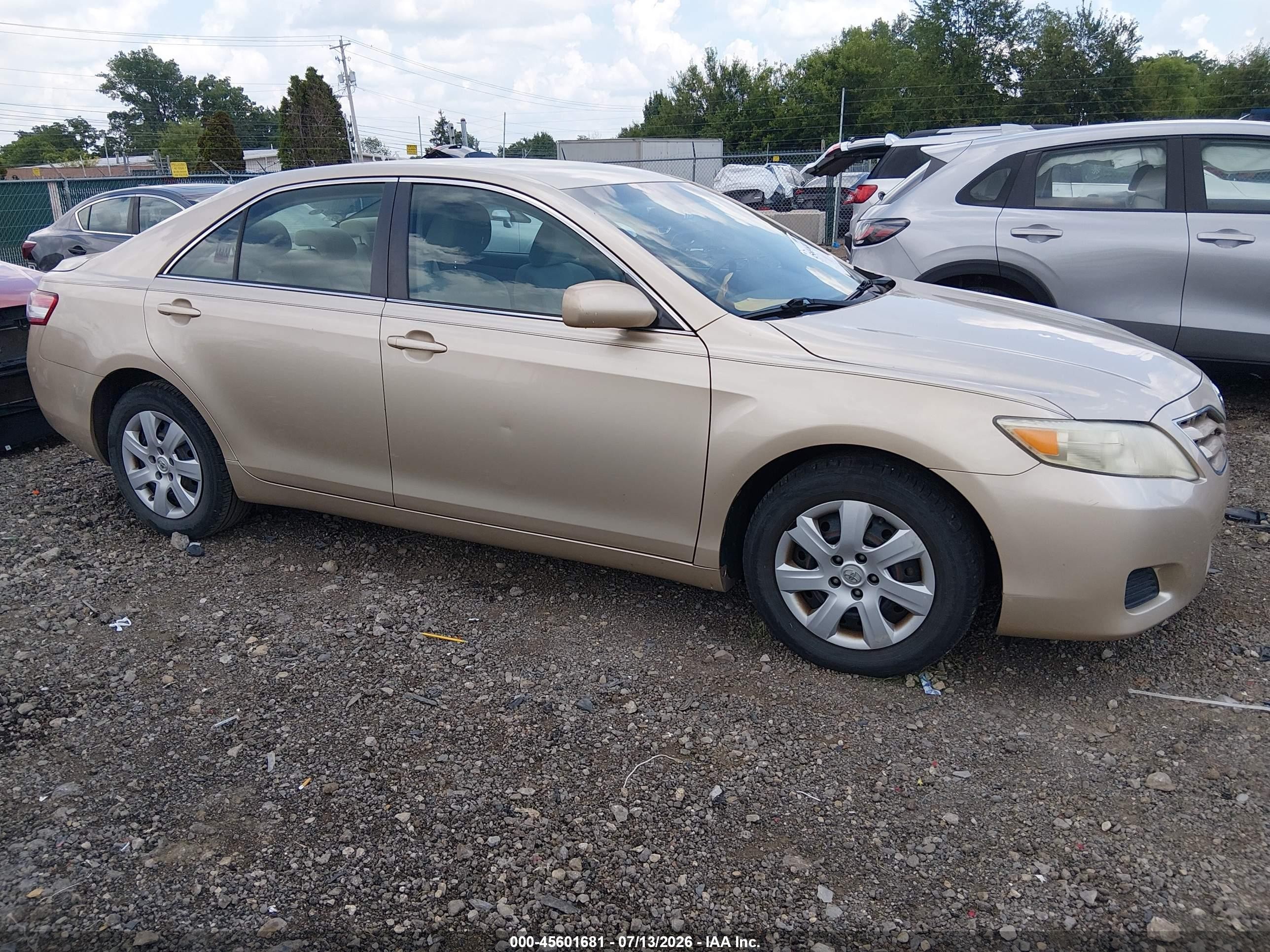 2010 Toyota Camry Le Gold vin: 4T4BF3EK8AR004537