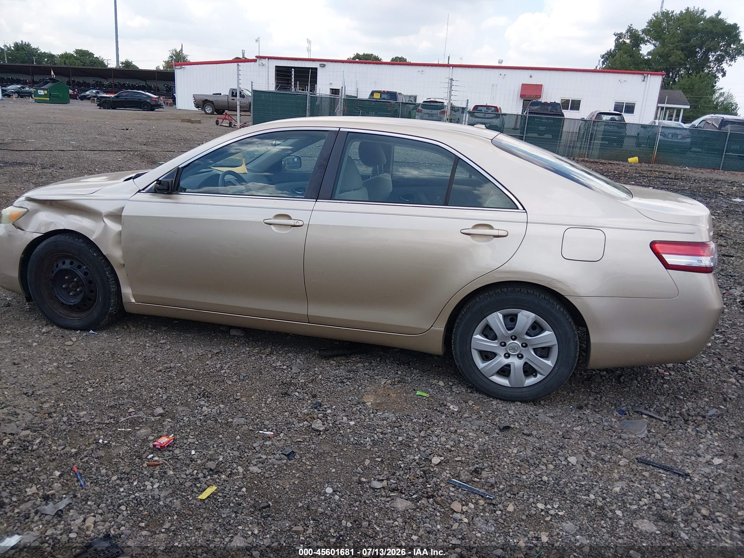 2010 Toyota Camry Le Gold vin: 4T4BF3EK8AR004537