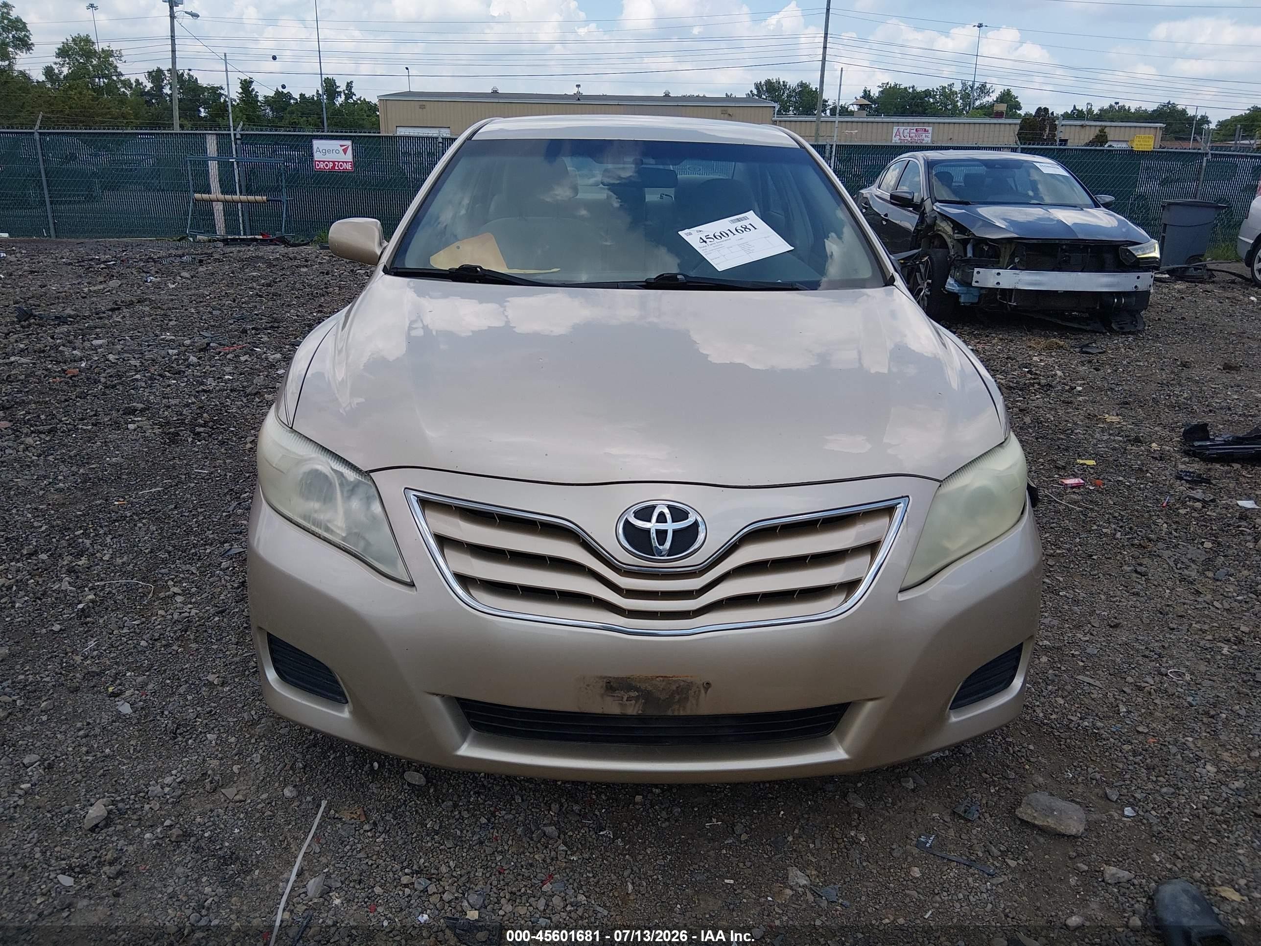 2010 Toyota Camry Le Gold vin: 4T4BF3EK8AR004537