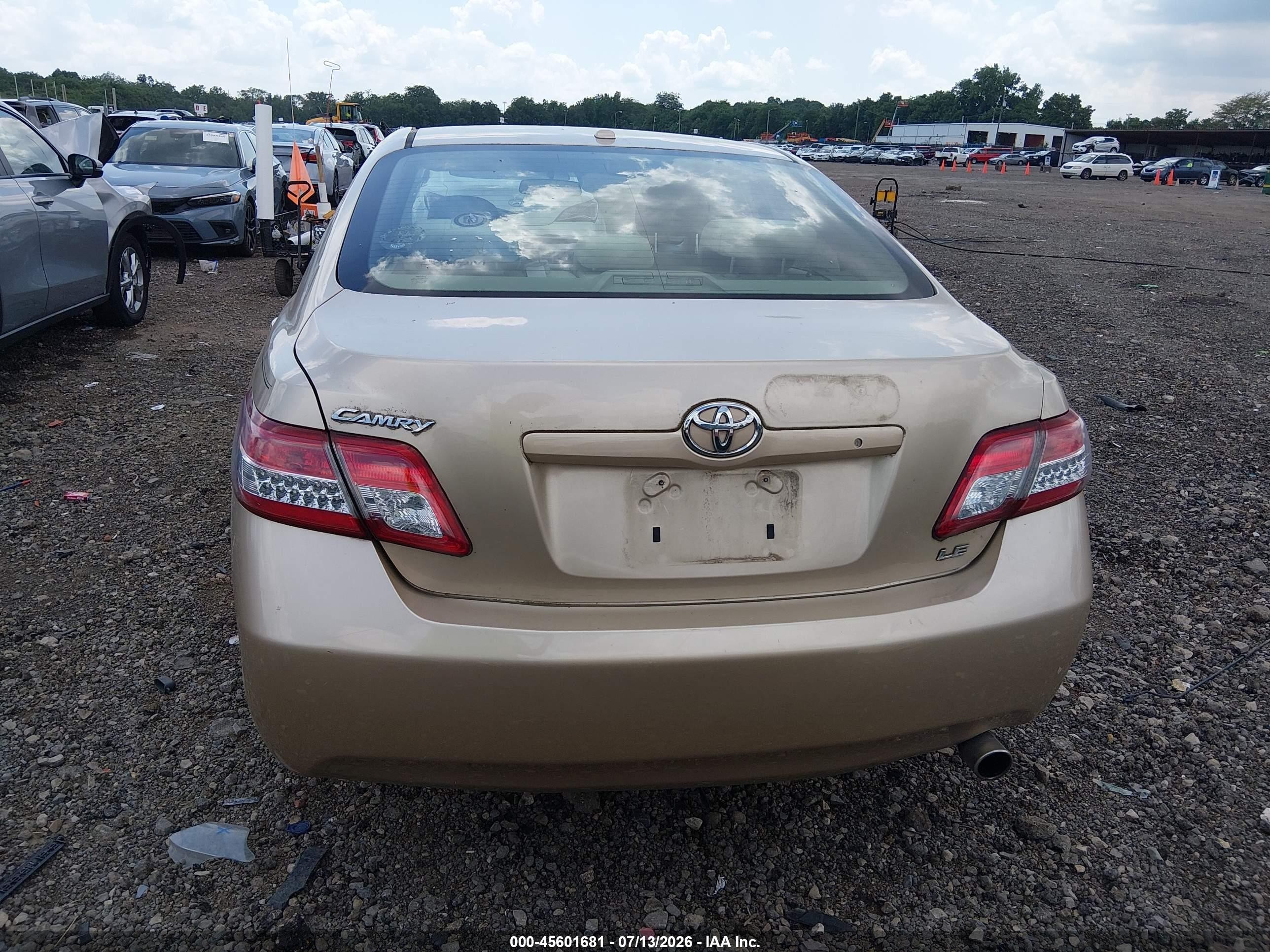 2010 Toyota Camry Le Gold vin: 4T4BF3EK8AR004537