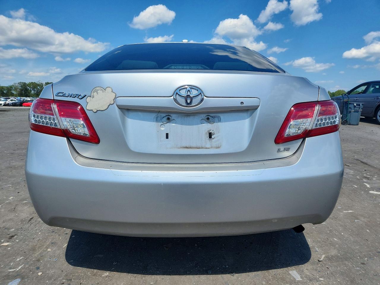 2010 Toyota Camry Le Silver vin: 4T4BF3EK8AR004747