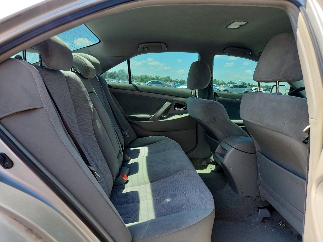 2010 Toyota Camry Le Silver vin: 4T4BF3EK8AR004747