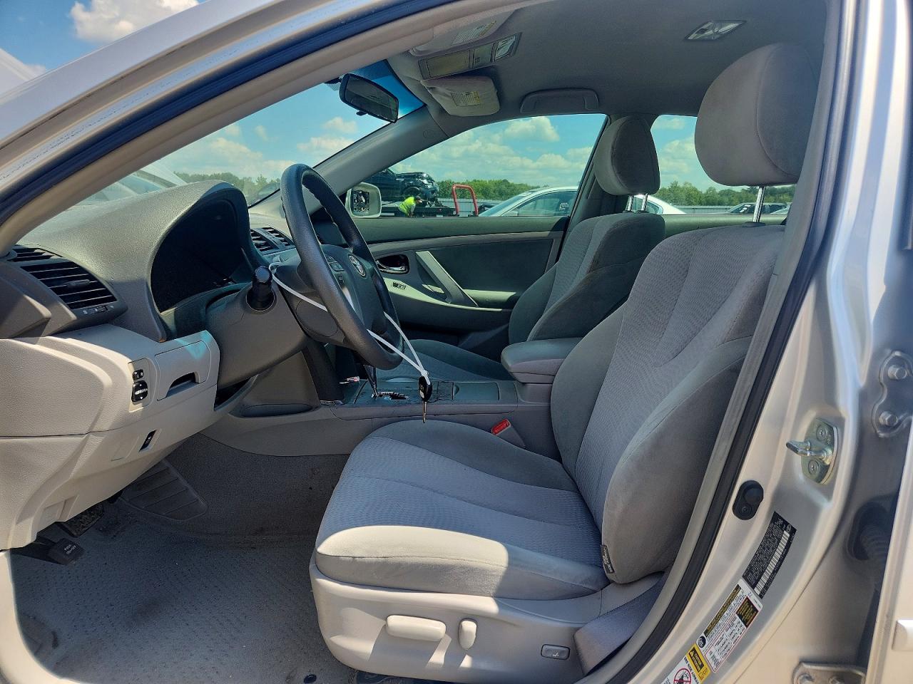 2010 Toyota Camry Le Silver vin: 4T4BF3EK8AR004747