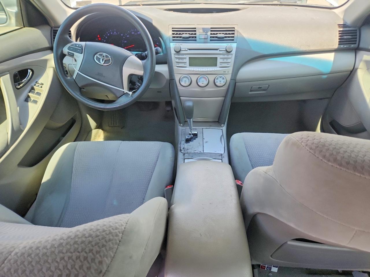 2010 Toyota Camry Le Silver vin: 4T4BF3EK8AR004747