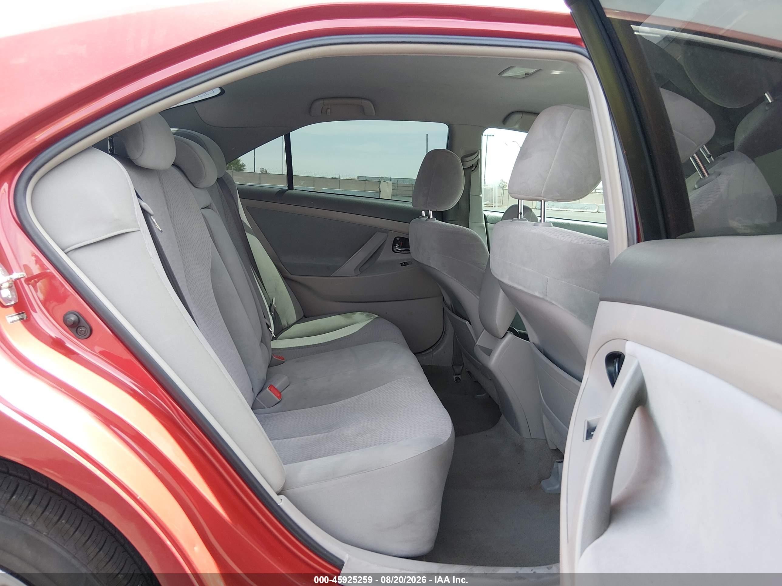 2010 Toyota Camry Le Red vin: 4T4BF3EK8AR013786
