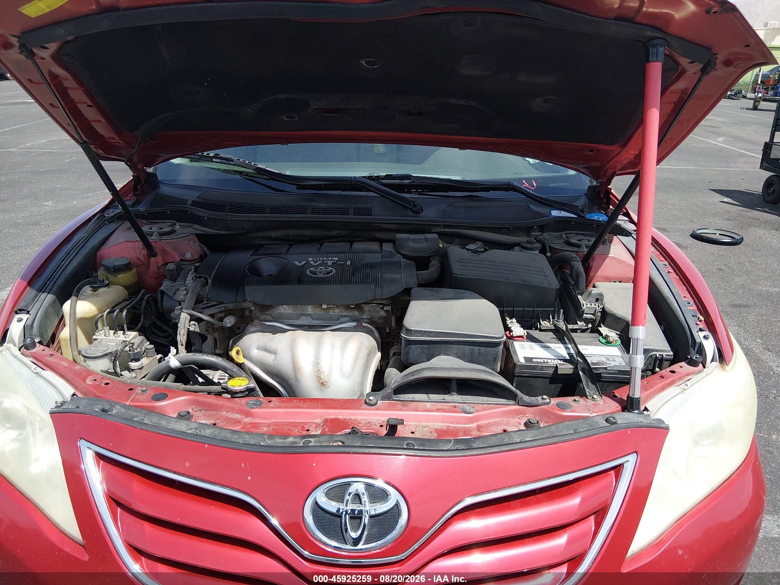 2010 Toyota Camry Le Red vin: 4T4BF3EK8AR013786