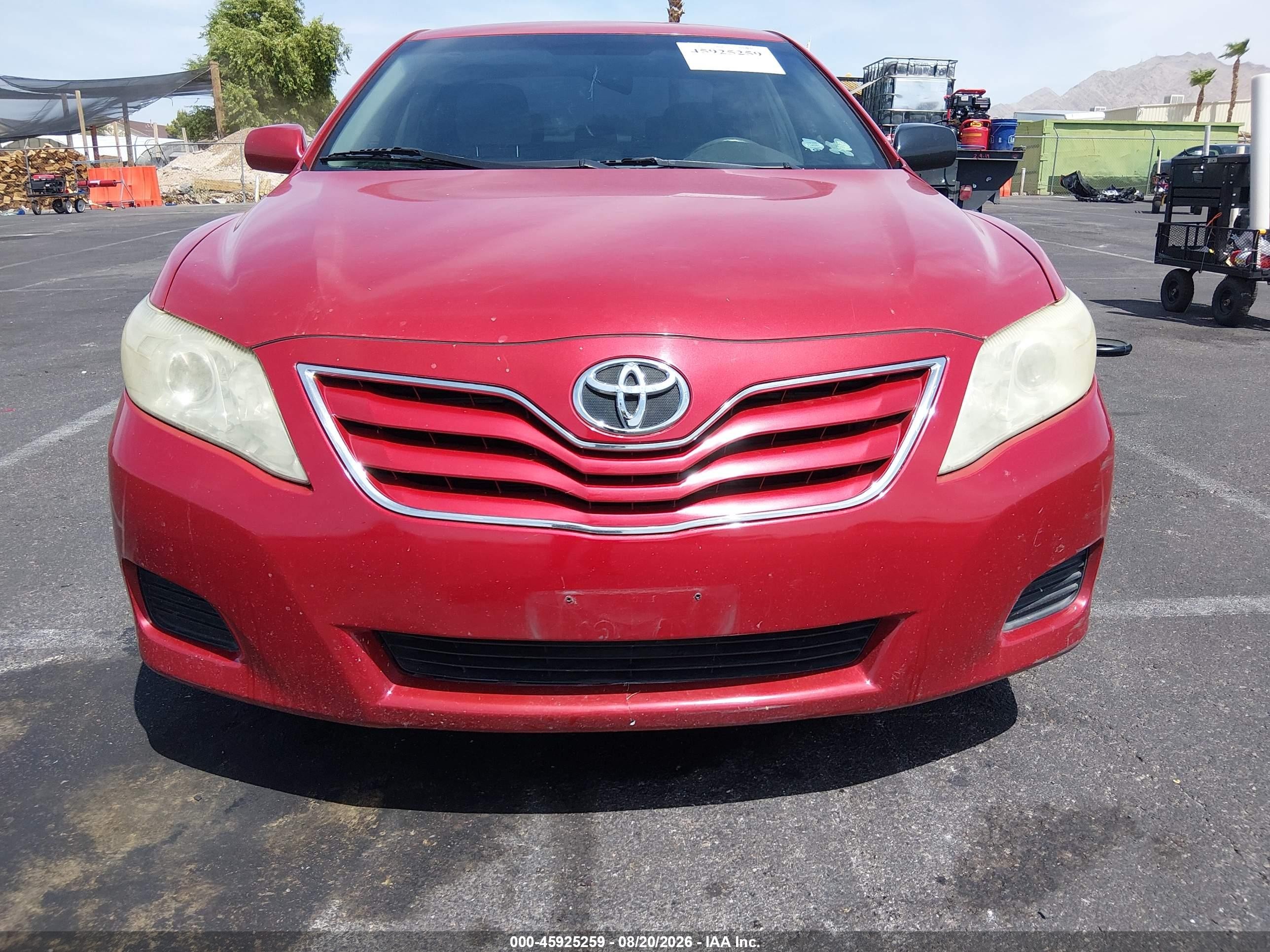 2010 Toyota Camry Le Red vin: 4T4BF3EK8AR013786