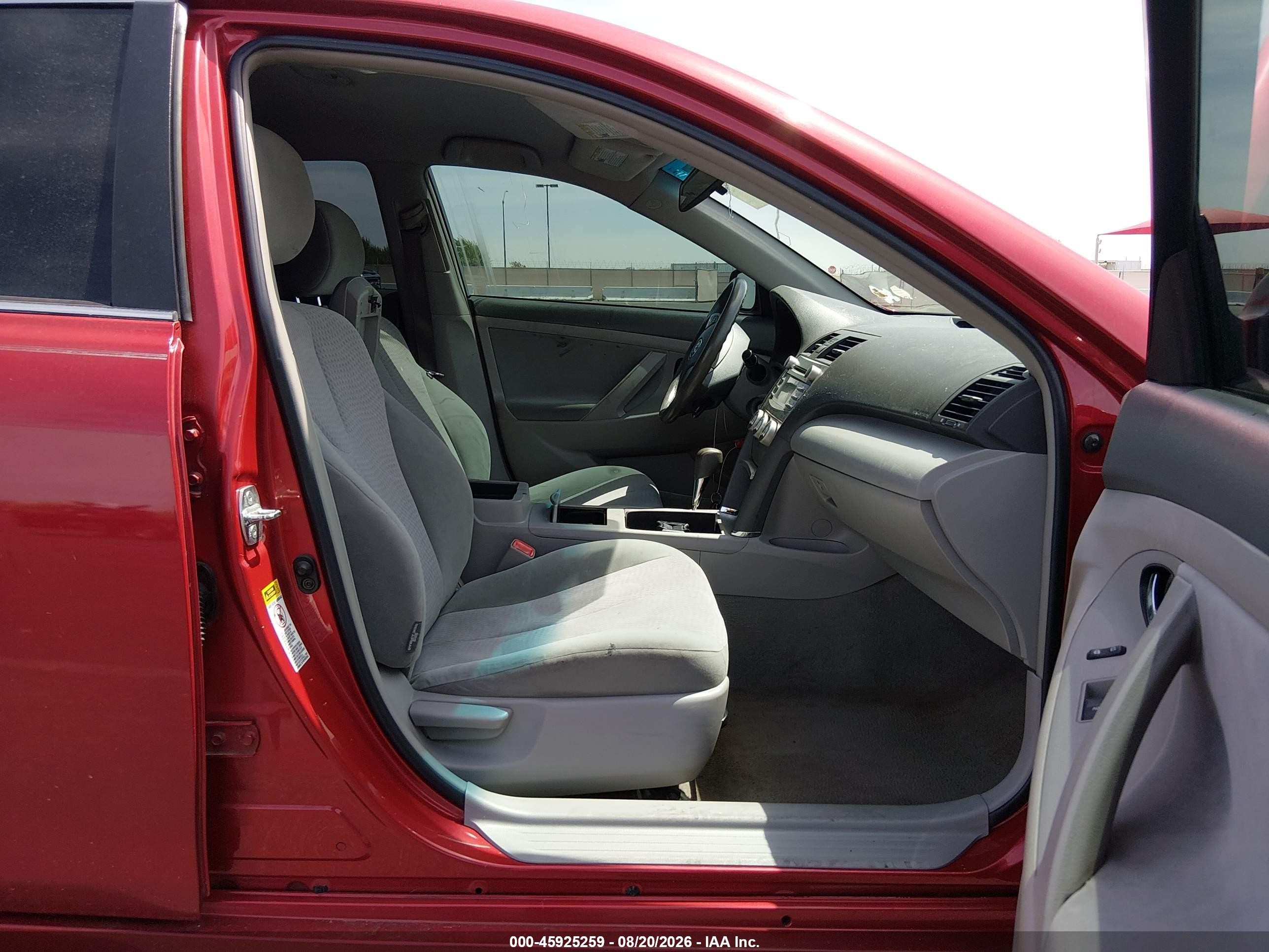2010 Toyota Camry Le Red vin: 4T4BF3EK8AR013786