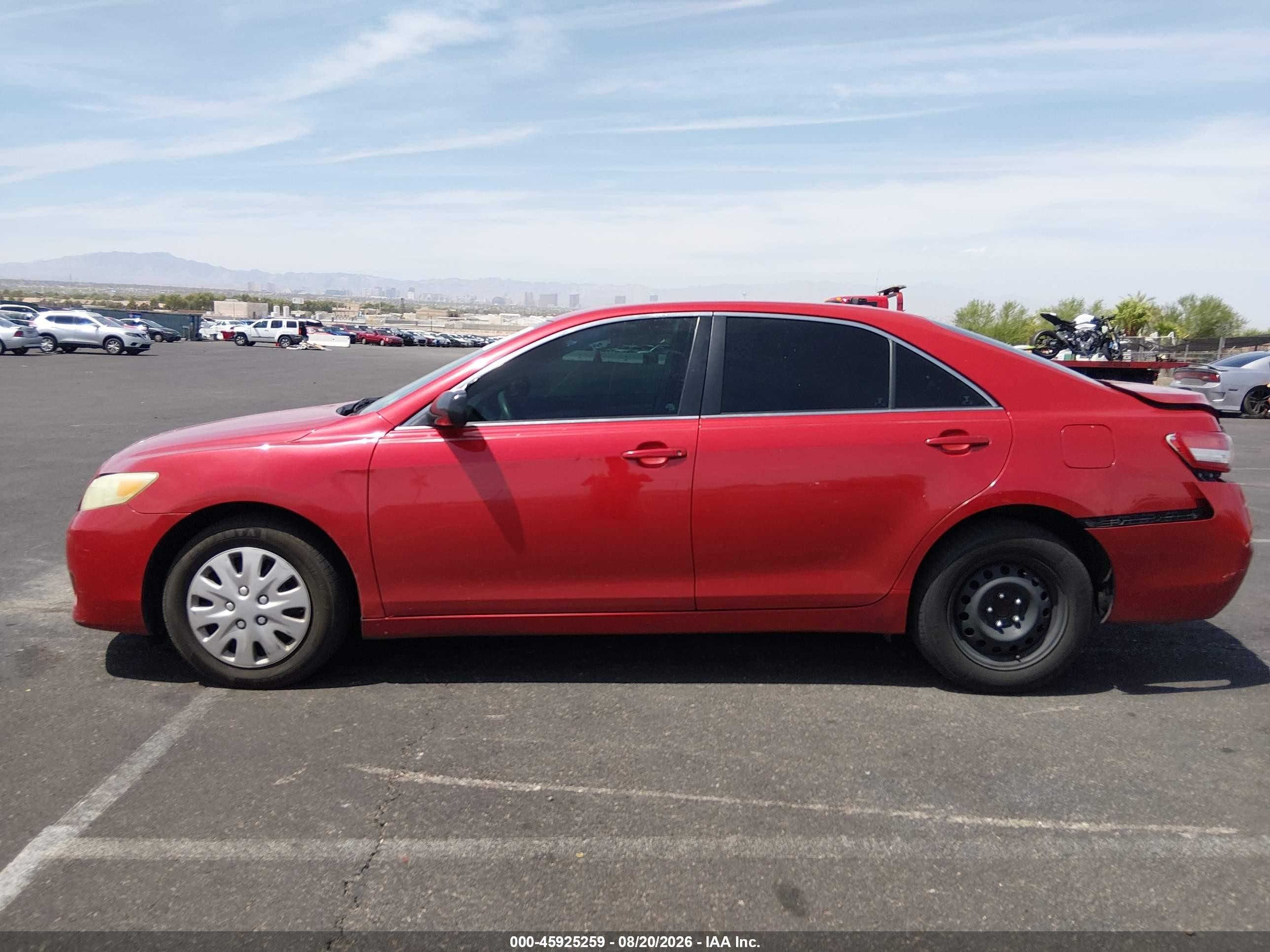 2010 Toyota Camry Le Red vin: 4T4BF3EK8AR013786