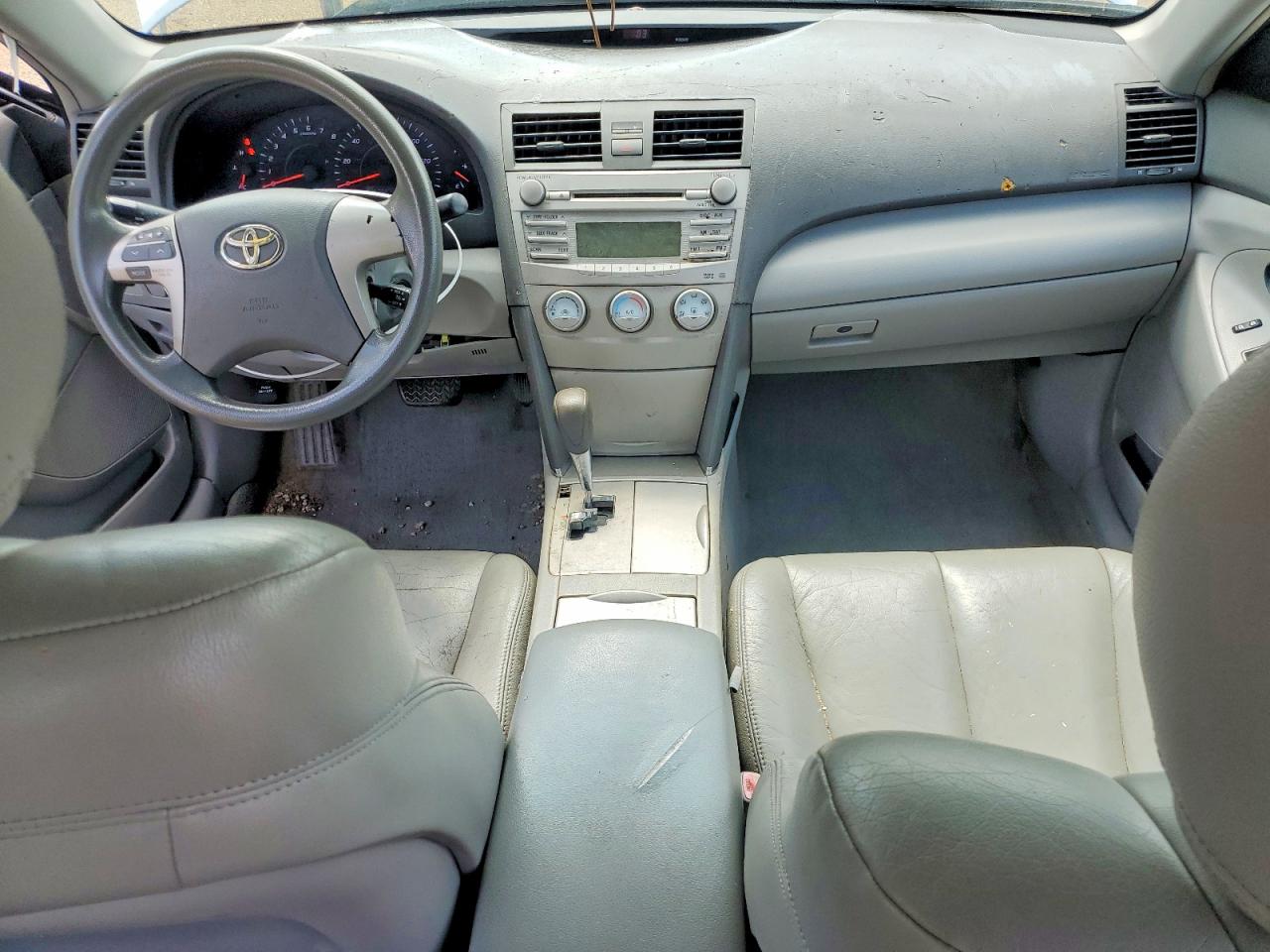 2010 Toyota Camry Le Silver vin: 4T4BF3EK8AR015909