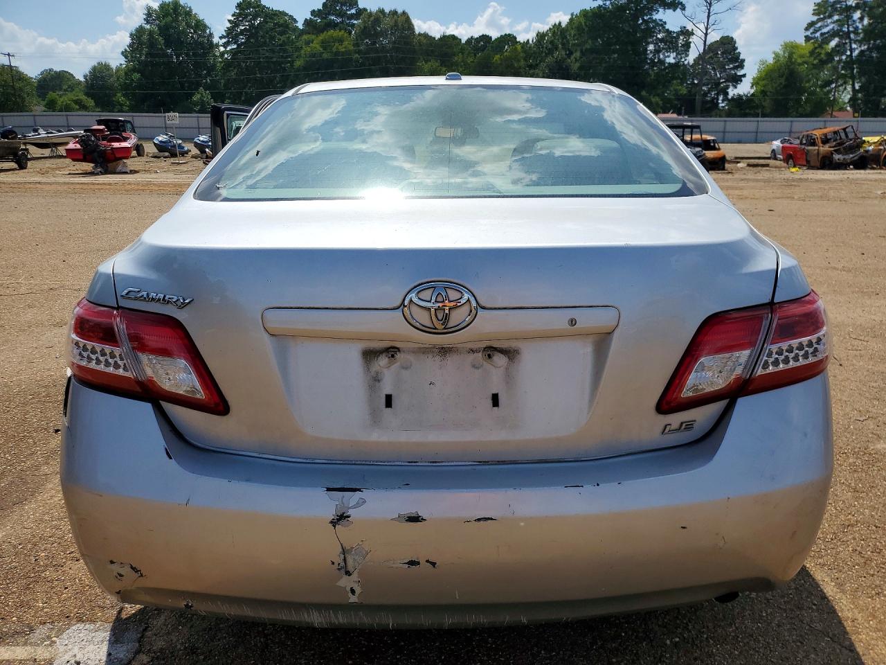 2010 Toyota Camry Le Silver vin: 4T4BF3EK8AR015909