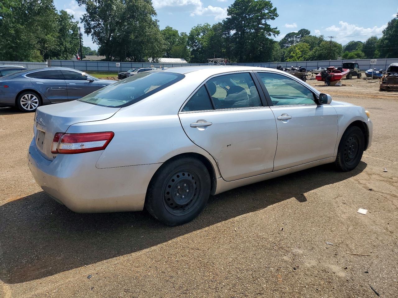2010 Toyota Camry Le Silver vin: 4T4BF3EK8AR015909