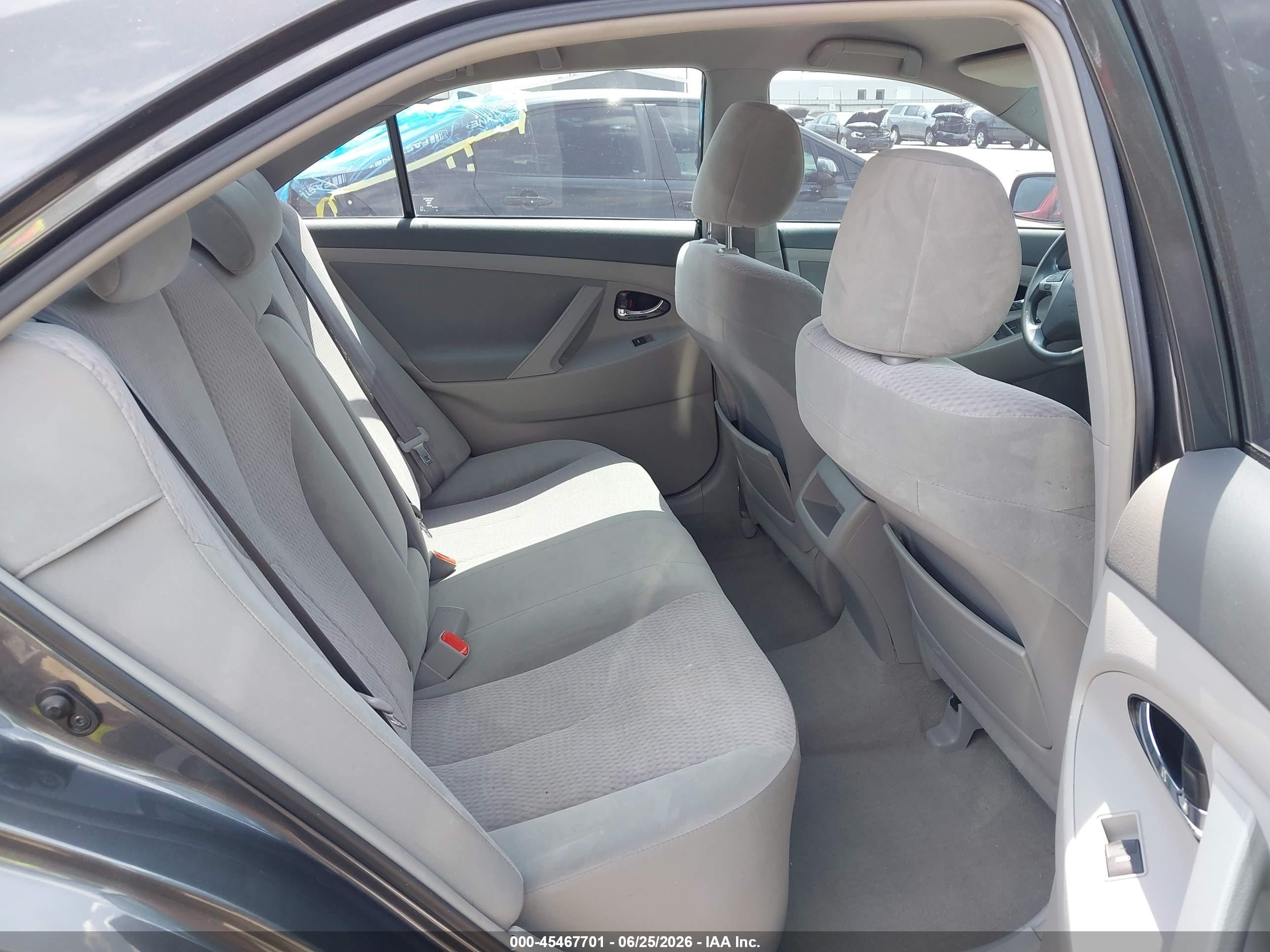 2010 Toyota Camry Le Gray vin: 4T4BF3EK8AR019958
