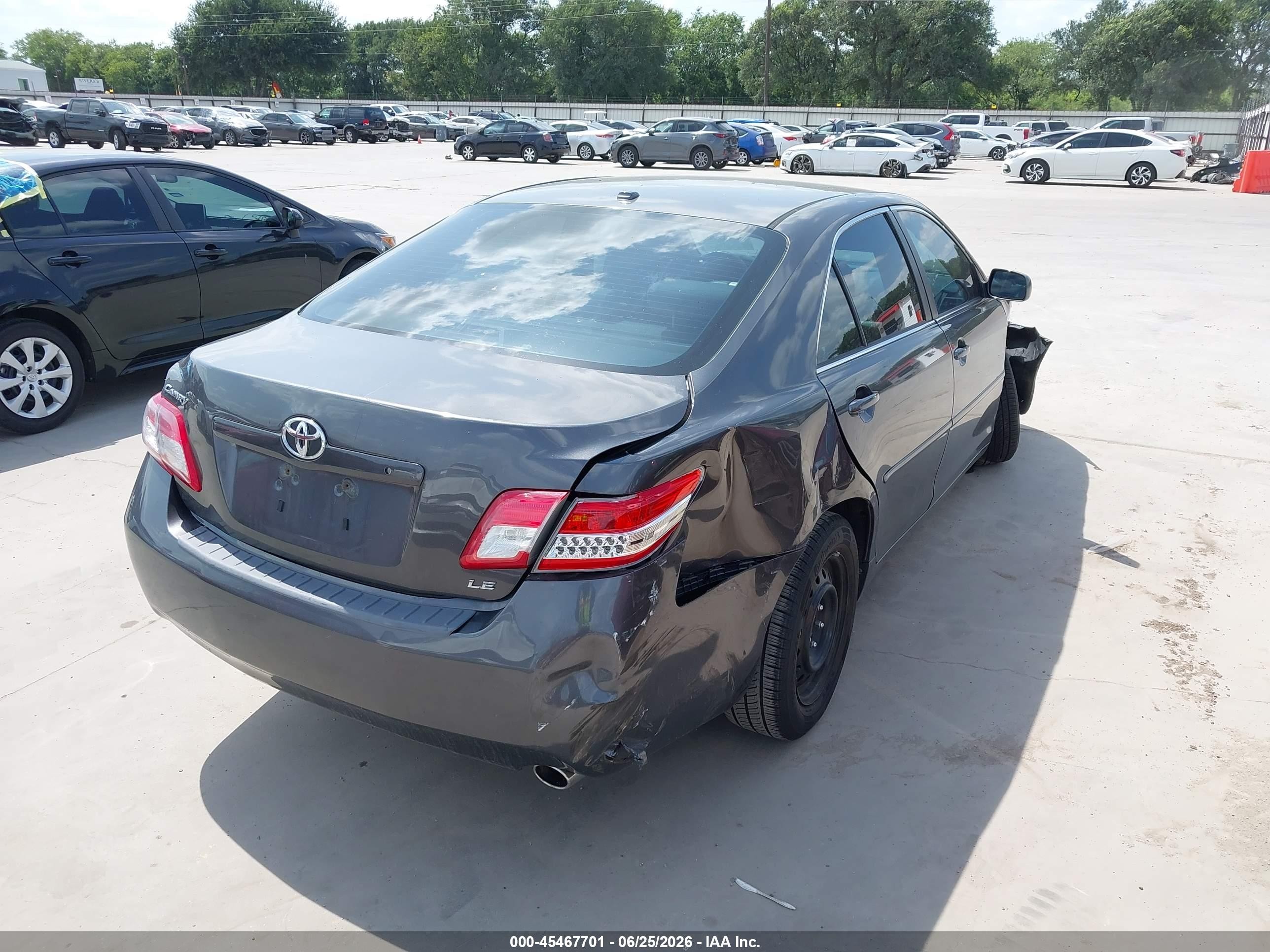 2010 Toyota Camry Le Gray vin: 4T4BF3EK8AR019958