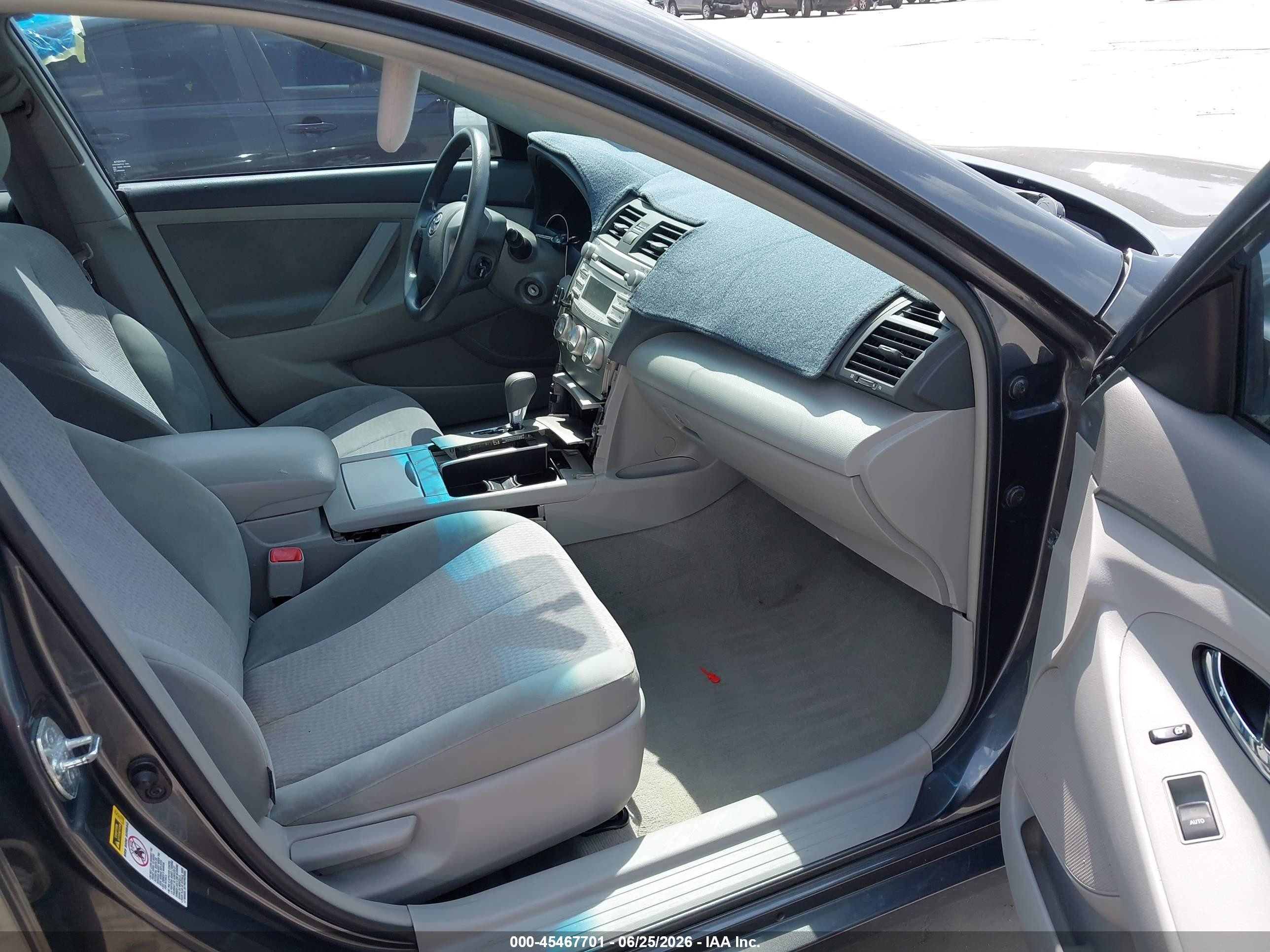 2010 Toyota Camry Le Gray vin: 4T4BF3EK8AR019958
