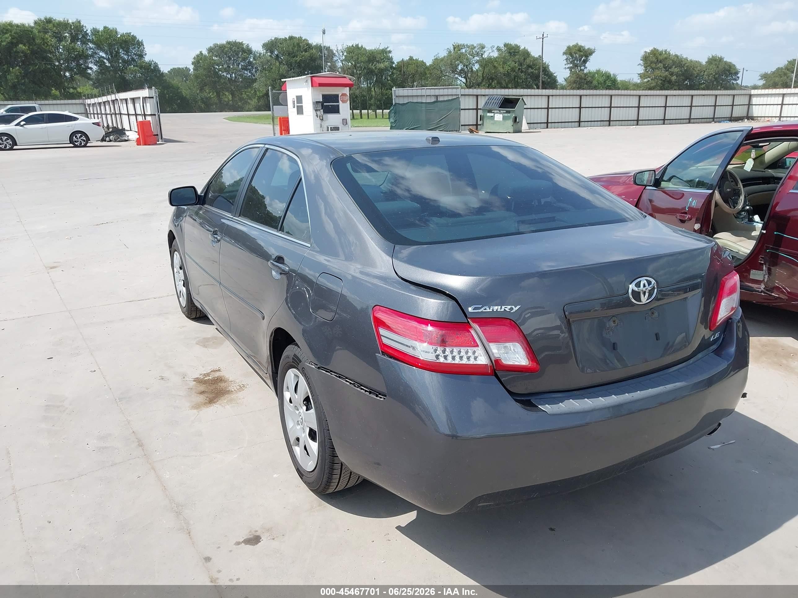 2010 Toyota Camry Le Gray vin: 4T4BF3EK8AR019958