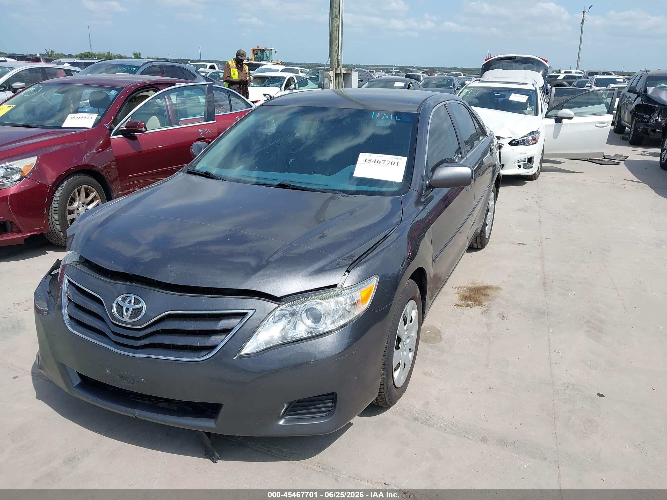 2010 Toyota Camry Le Gray vin: 4T4BF3EK8AR019958