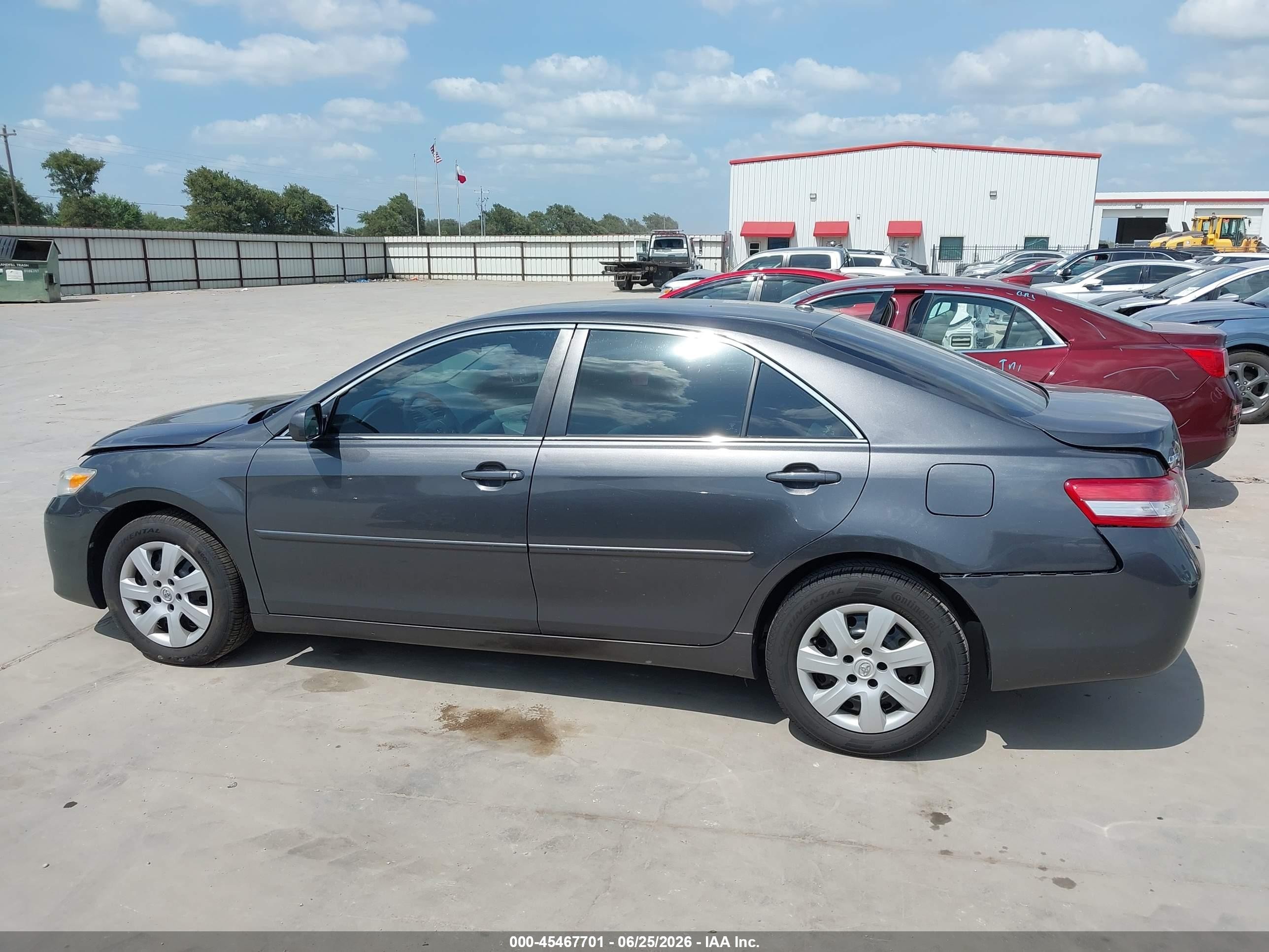 2010 Toyota Camry Le Gray vin: 4T4BF3EK8AR019958