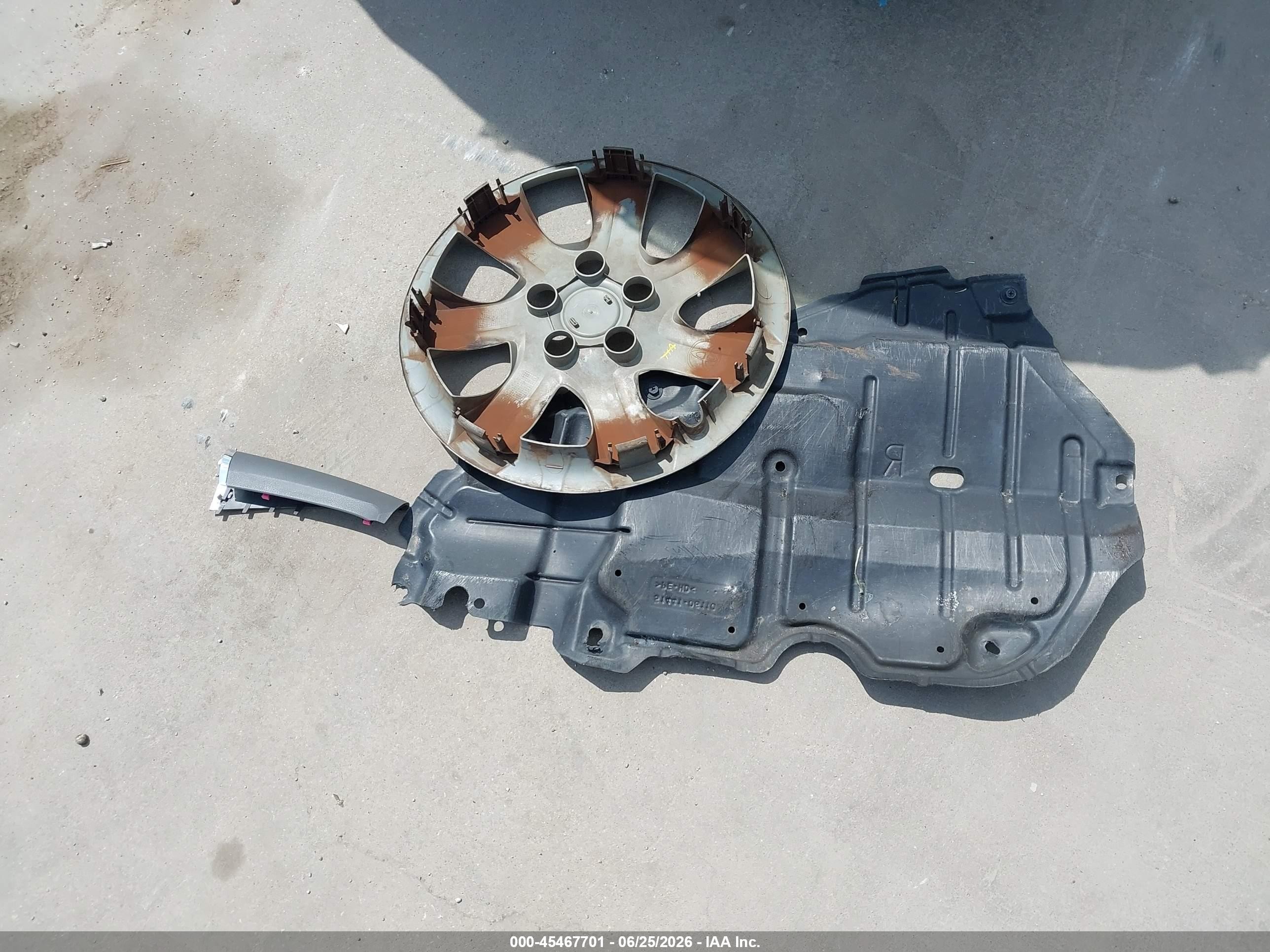 2010 Toyota Camry Le Gray vin: 4T4BF3EK8AR019958