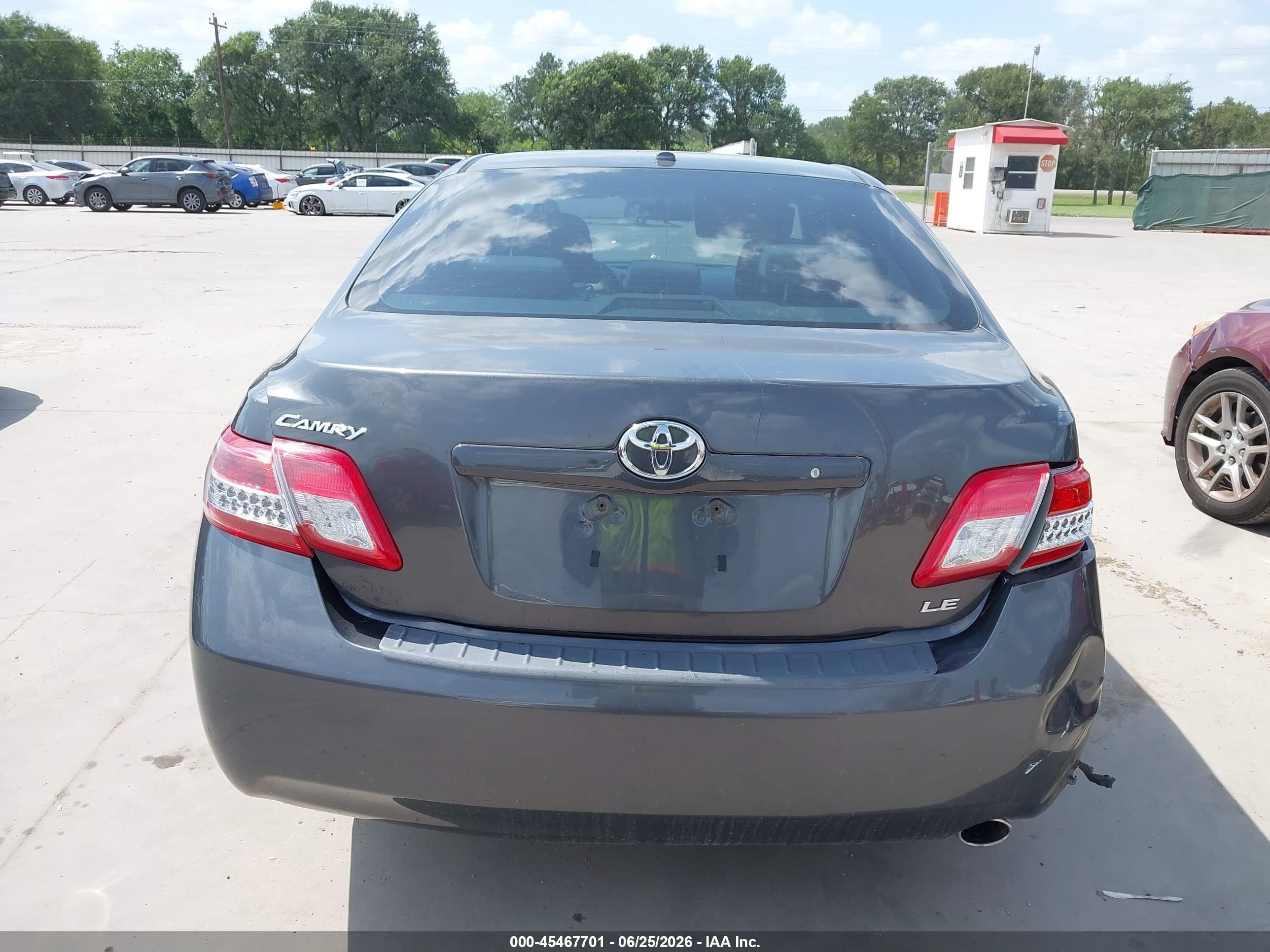 2010 Toyota Camry Le Gray vin: 4T4BF3EK8AR019958