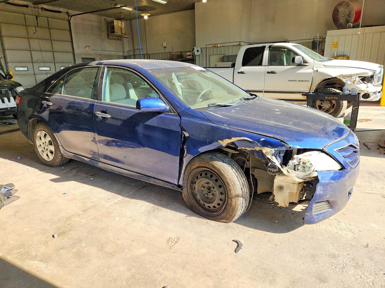 2010 Toyota Camry Le Blue vin: 4T4BF3EK8AR026716