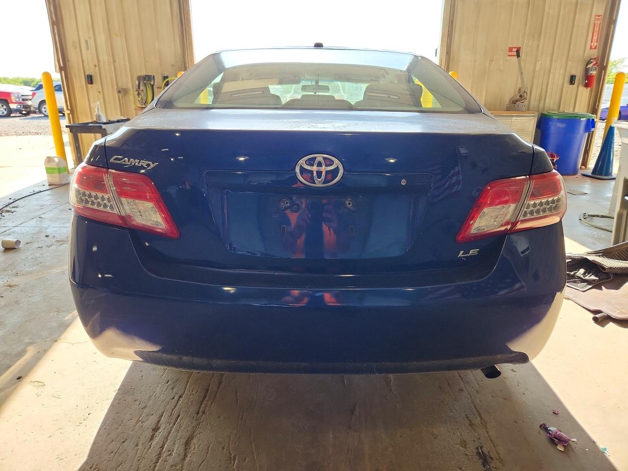 2010 Toyota Camry Le Blue vin: 4T4BF3EK8AR026716