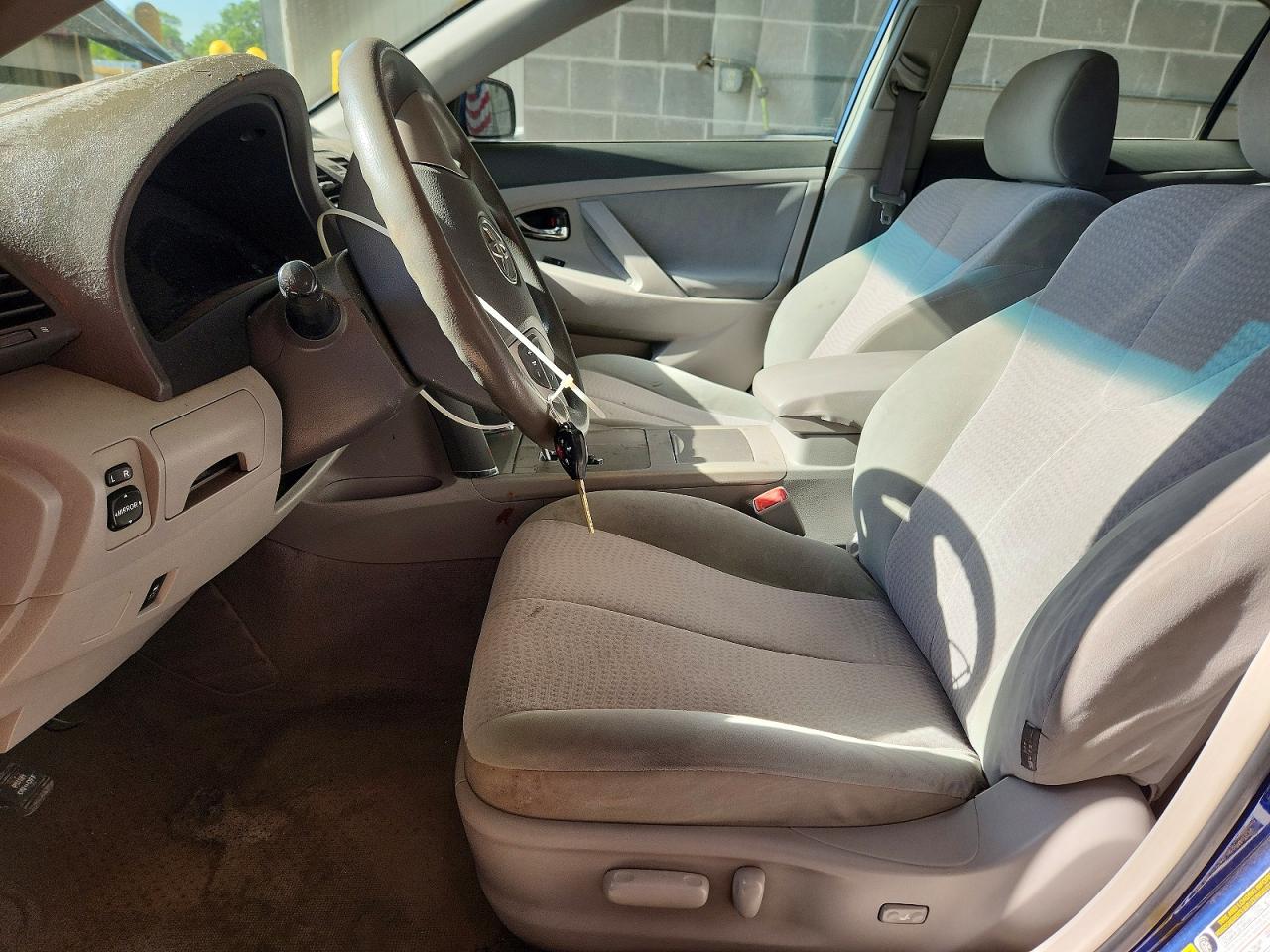 2010 Toyota Camry Le Blue vin: 4T4BF3EK8AR026716