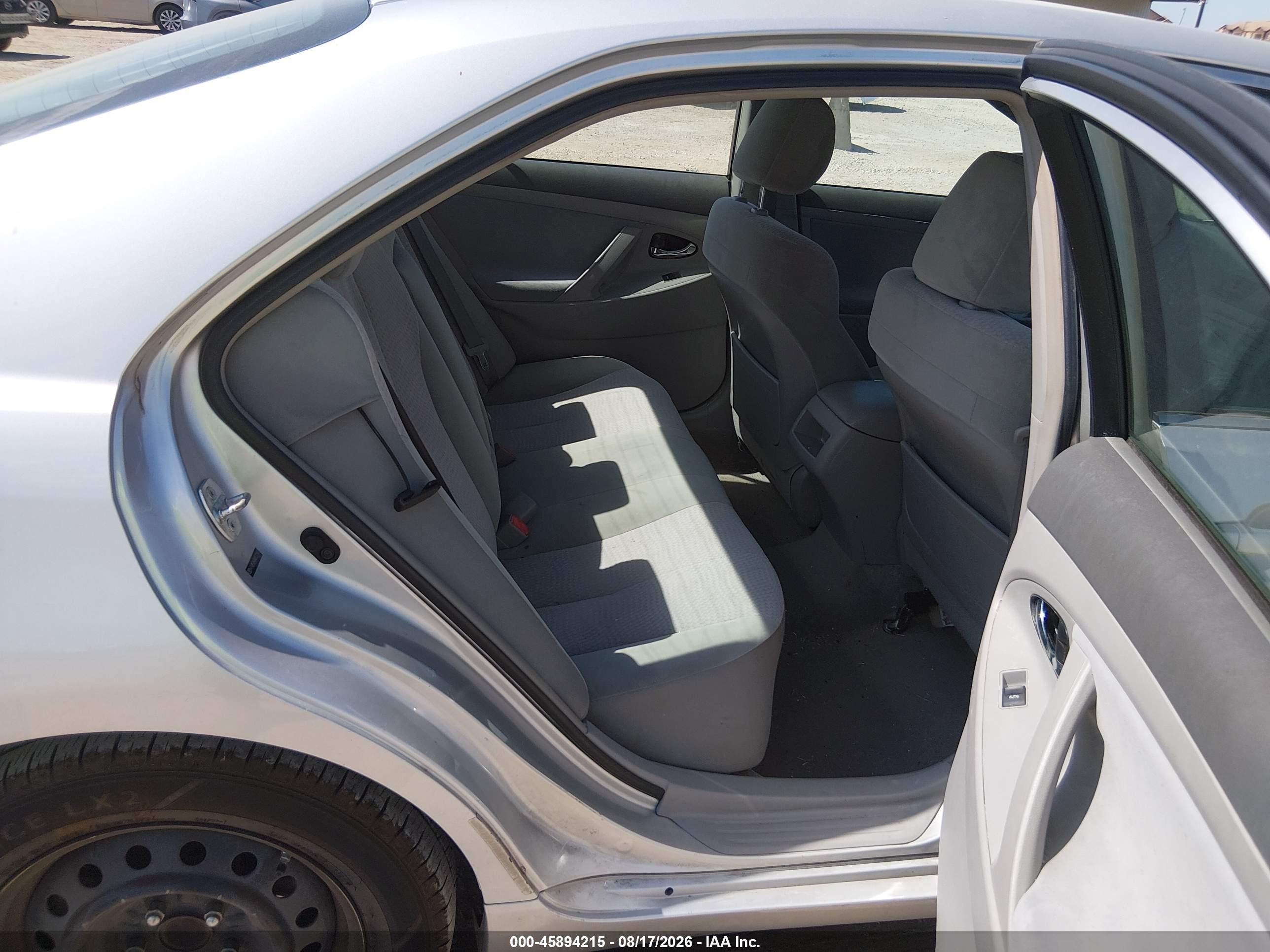 2010 Toyota Camry Le Серебряный vin: 4T4BF3EK8AR032368