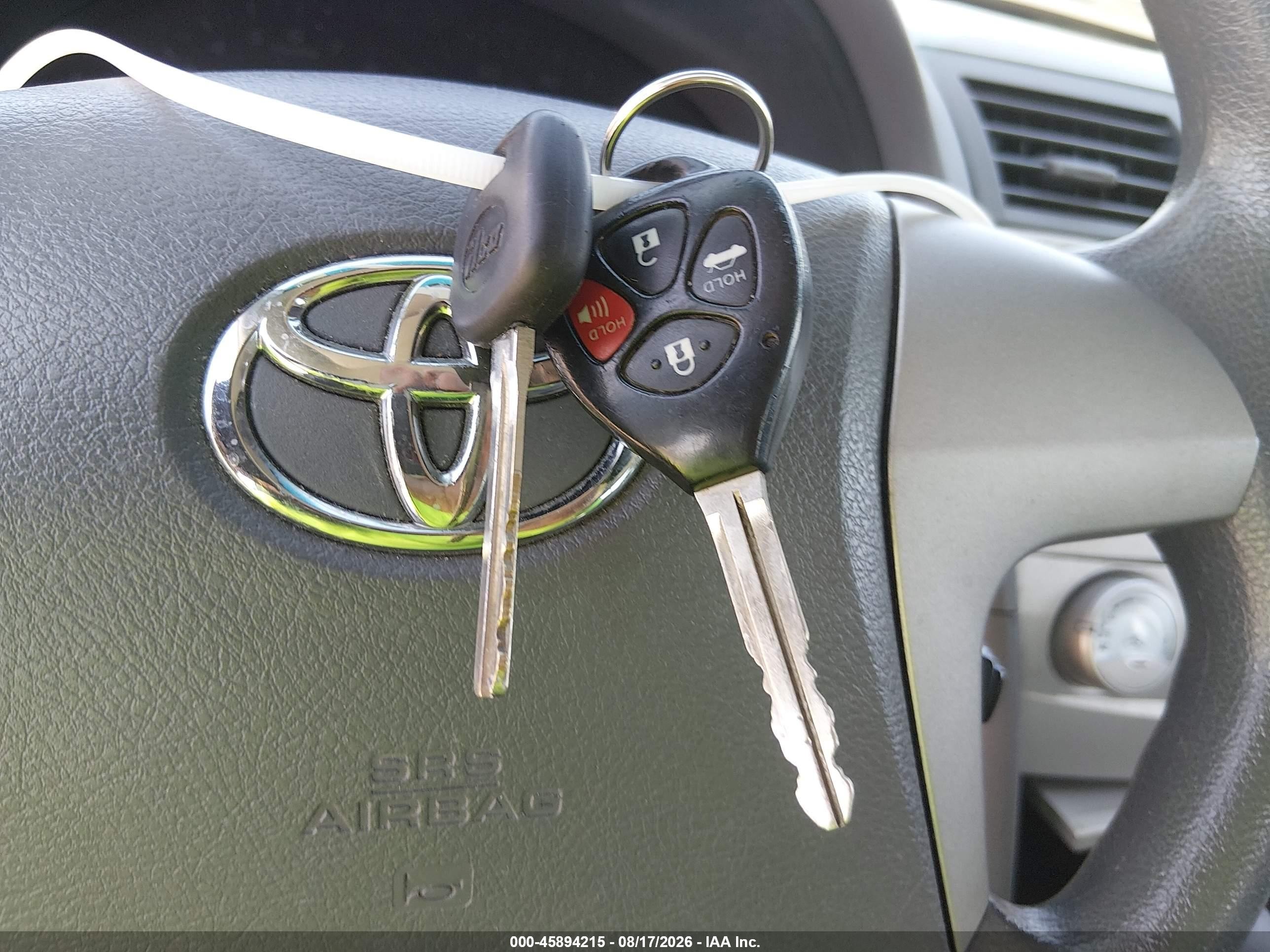 2010 Toyota Camry Le Серебряный vin: 4T4BF3EK8AR032368