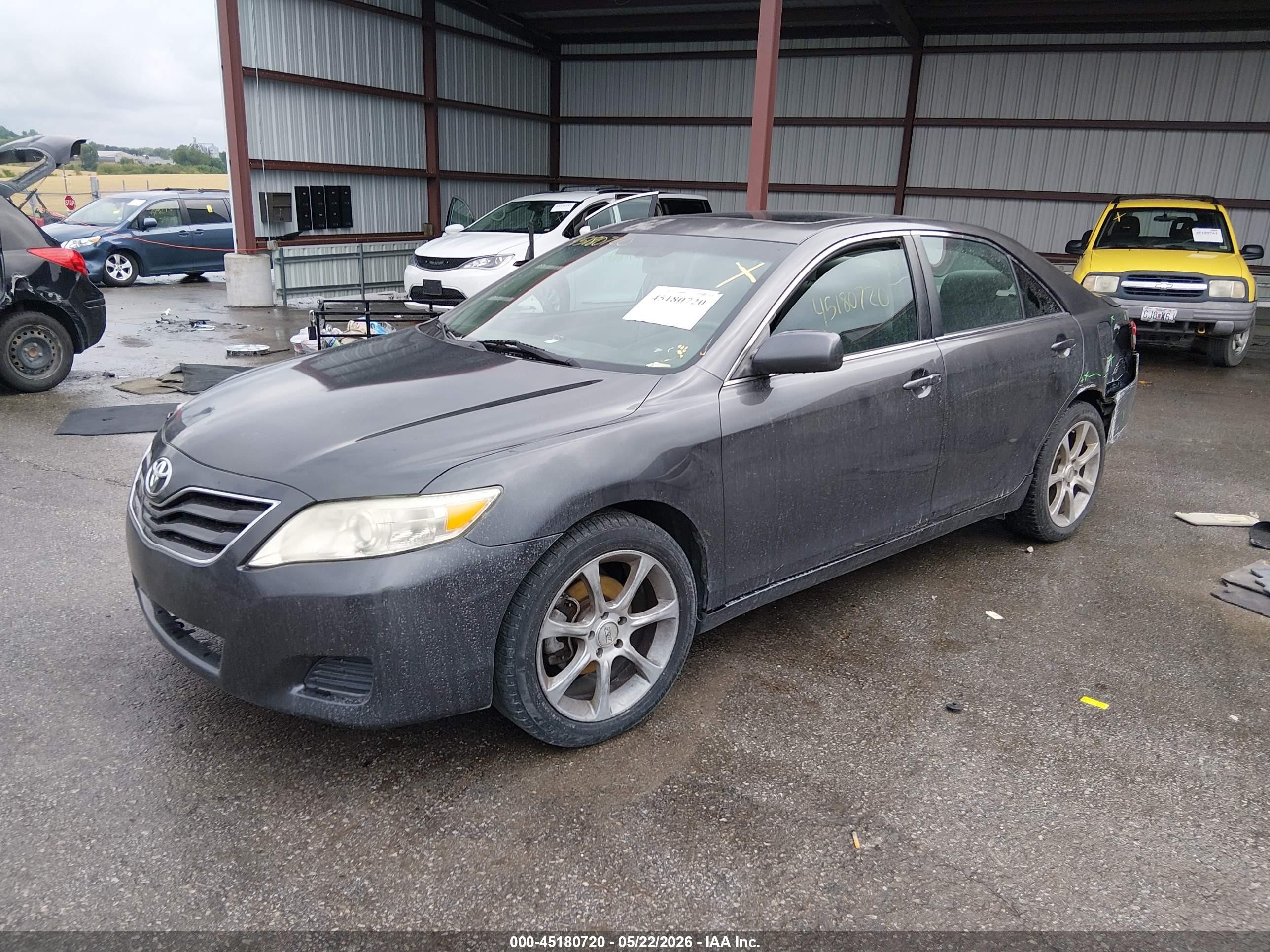 2010 Toyota Camry Le Серый vin: 4T4BF3EK8AR035402