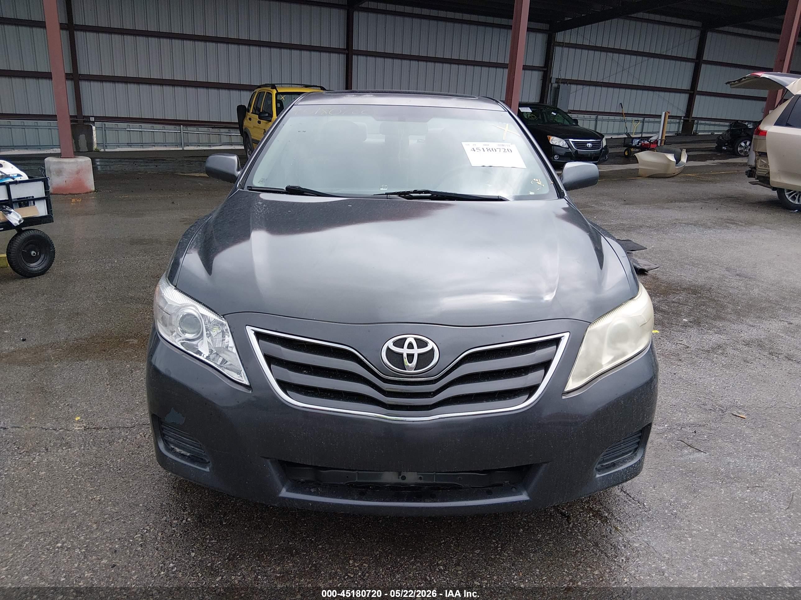 2010 Toyota Camry Le Серый vin: 4T4BF3EK8AR035402