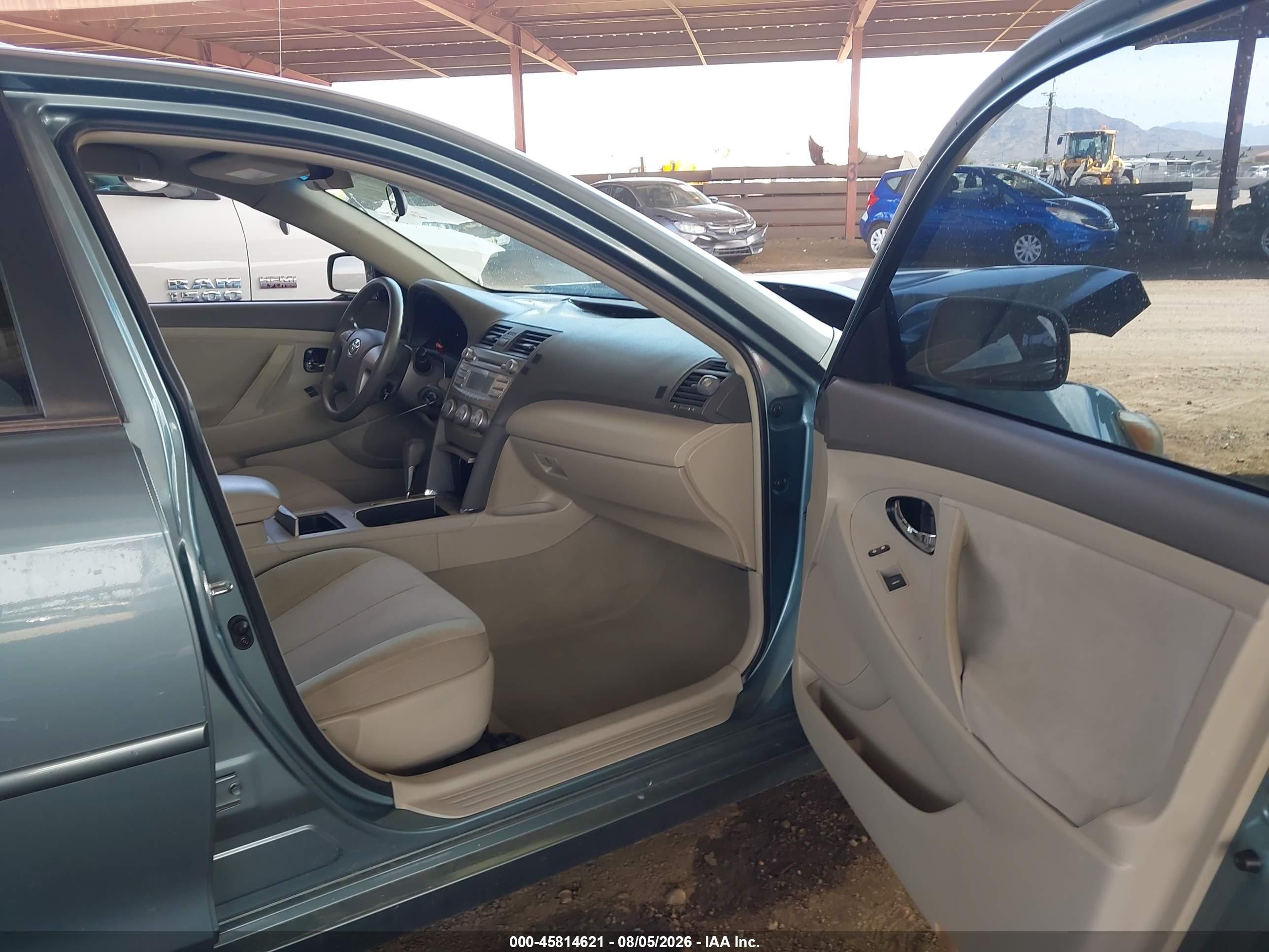 2010 Toyota Camry Le Gray vin: 4T4BF3EK8AR039630