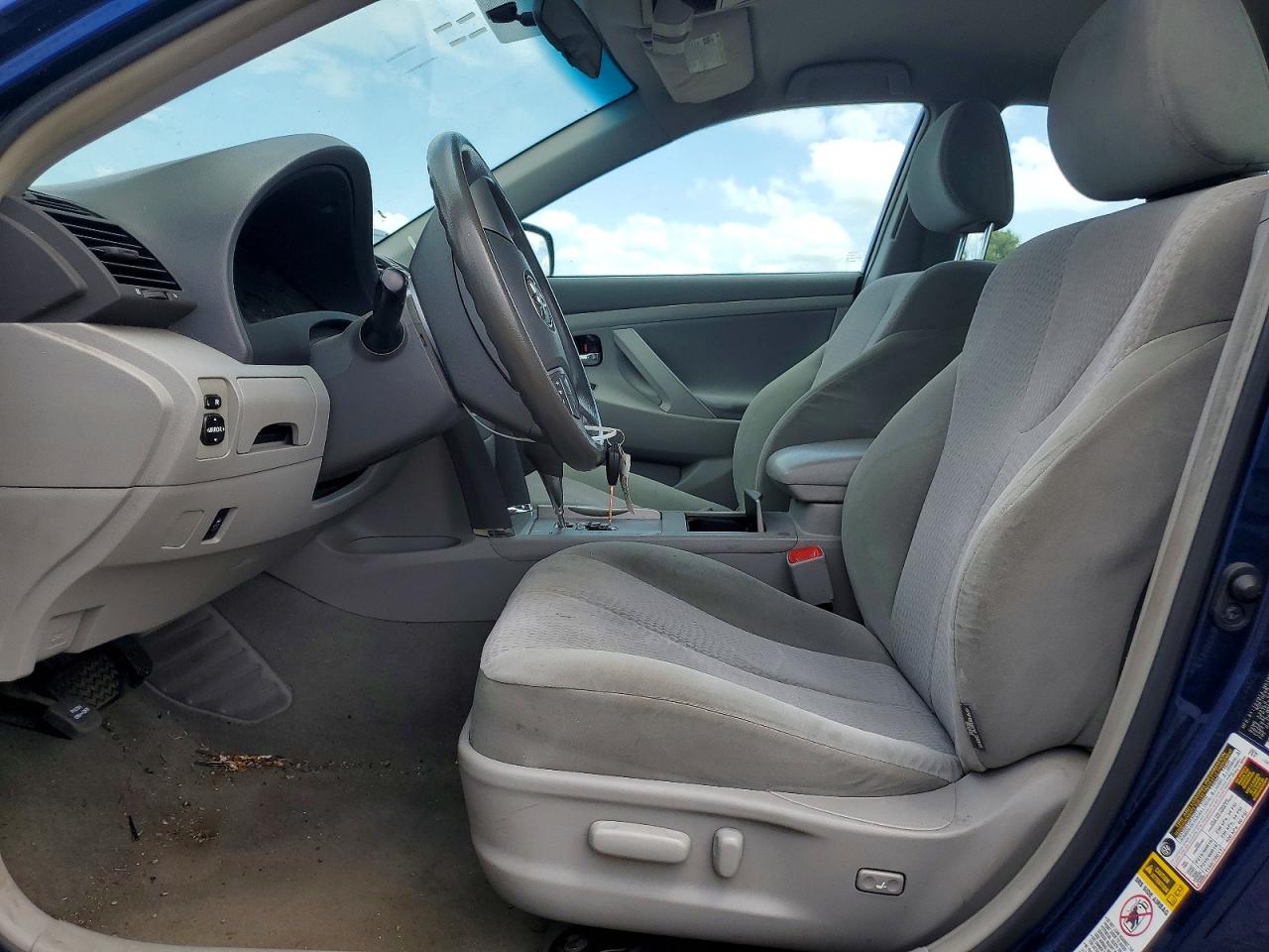 2010 Toyota Camry Le Blue vin: 4T4BF3EK8AR048375