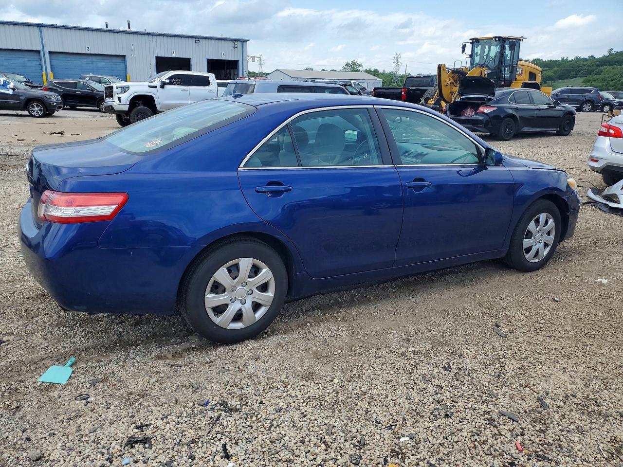 2010 Toyota Camry Le Blue vin: 4T4BF3EK8AR048375