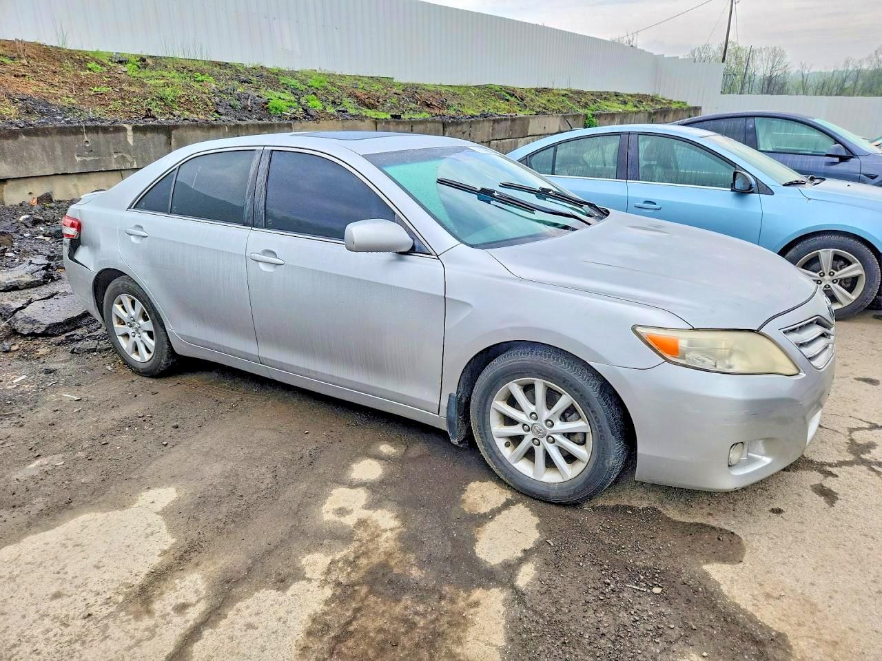 2010 Toyota Camry Xle Silver vin: 4T4BF3EK8AR052104