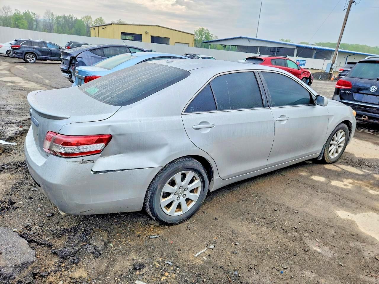 2010 Toyota Camry Xle Silver vin: 4T4BF3EK8AR052104