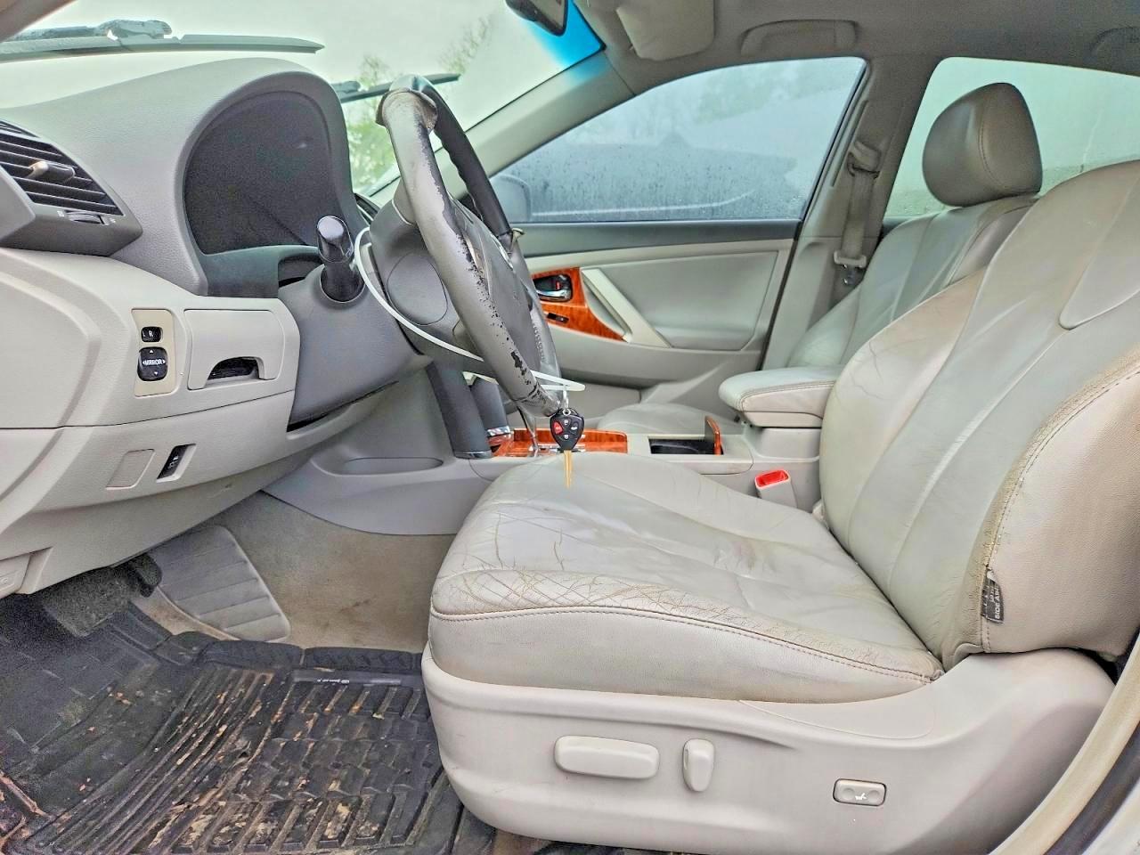 2010 Toyota Camry Xle Silver vin: 4T4BF3EK8AR052104